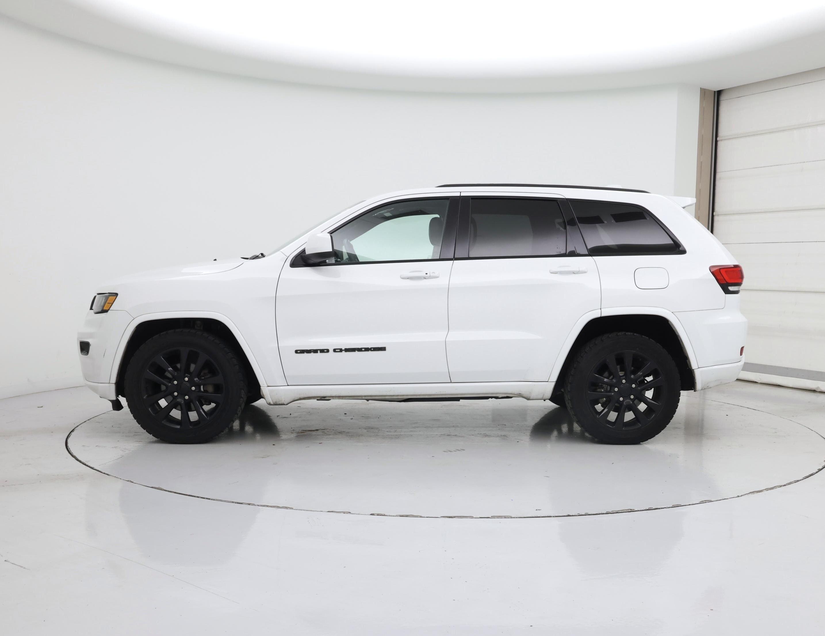 Thumbnail: 2017 Jeep Grand Cherokee - 3