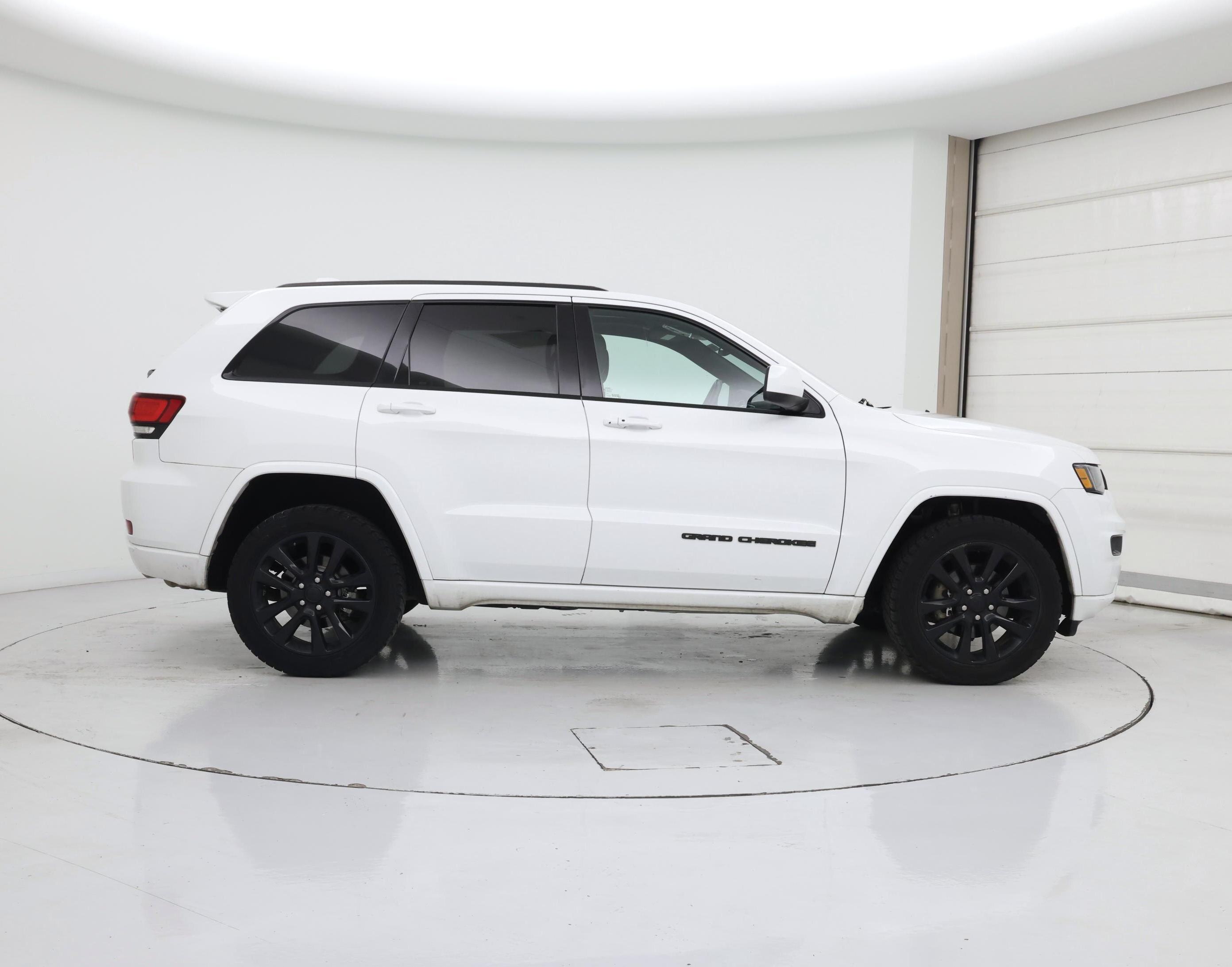 Thumbnail: 2017 Jeep Grand Cherokee - 7