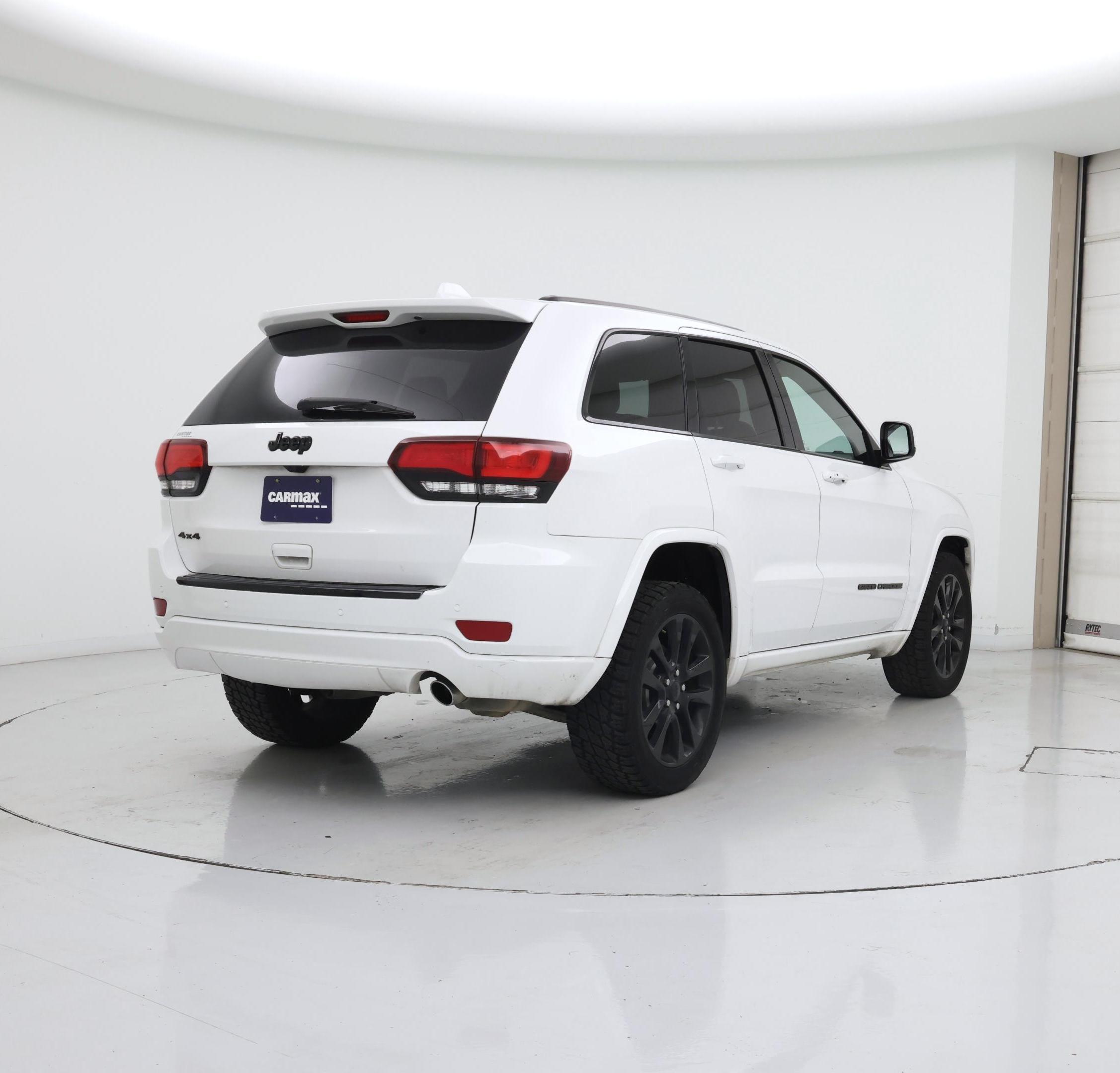 Thumbnail: 2017 Jeep Grand Cherokee - 8