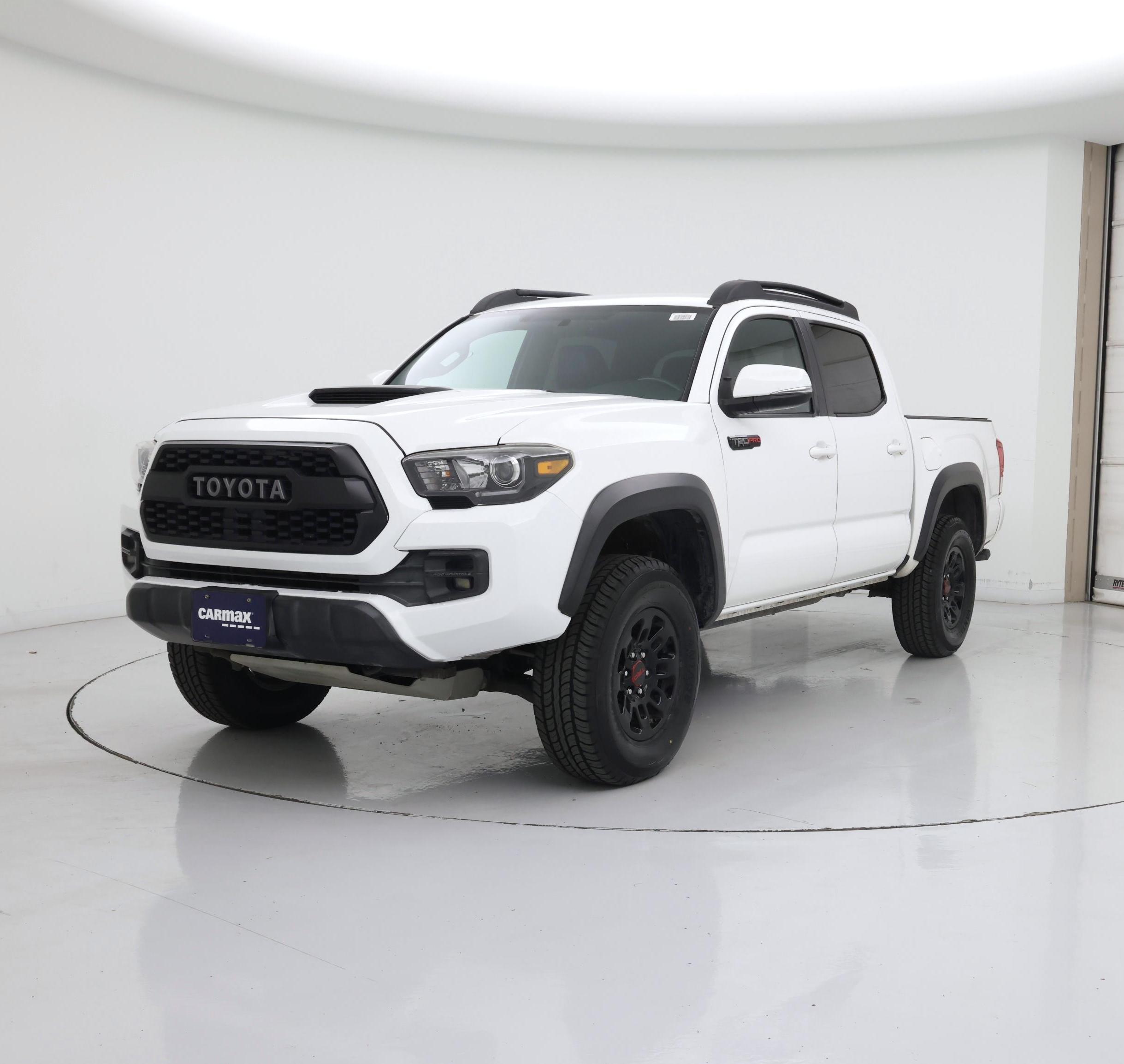 Thumbnail: 2017 Toyota Tacoma - 4