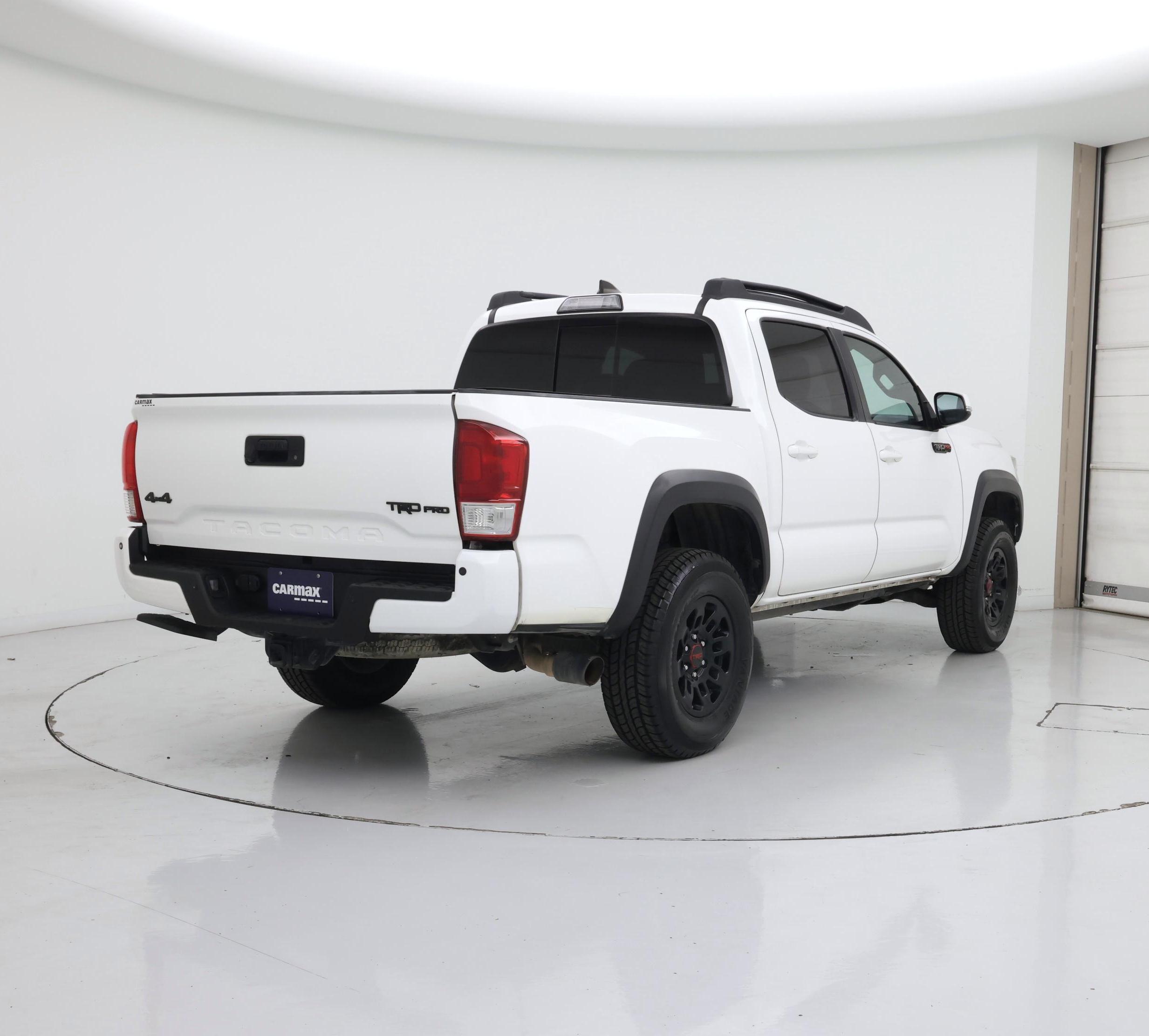 Thumbnail: 2017 Toyota Tacoma - 8