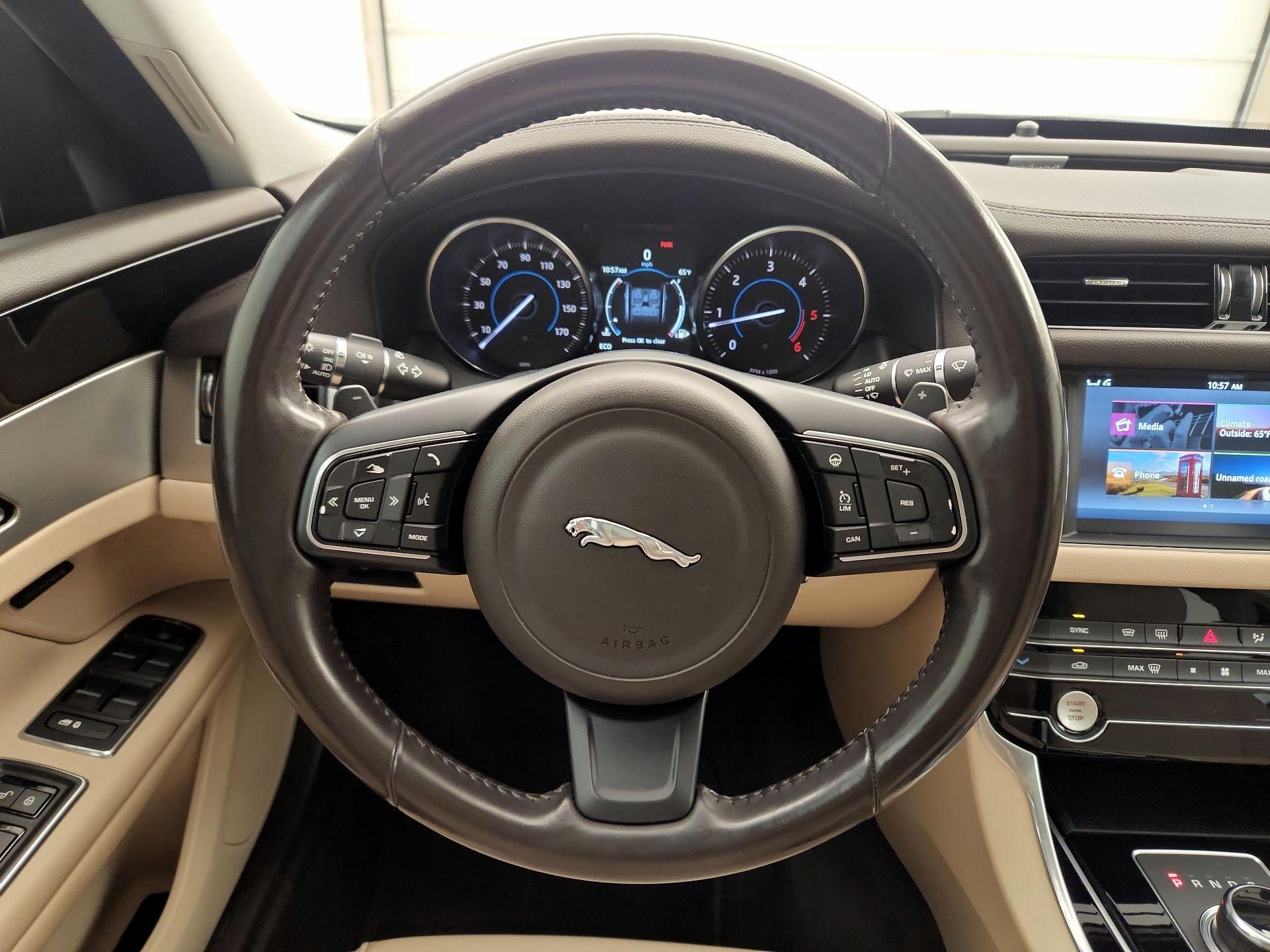 Thumbnail: 2017 Jaguar XF - 10