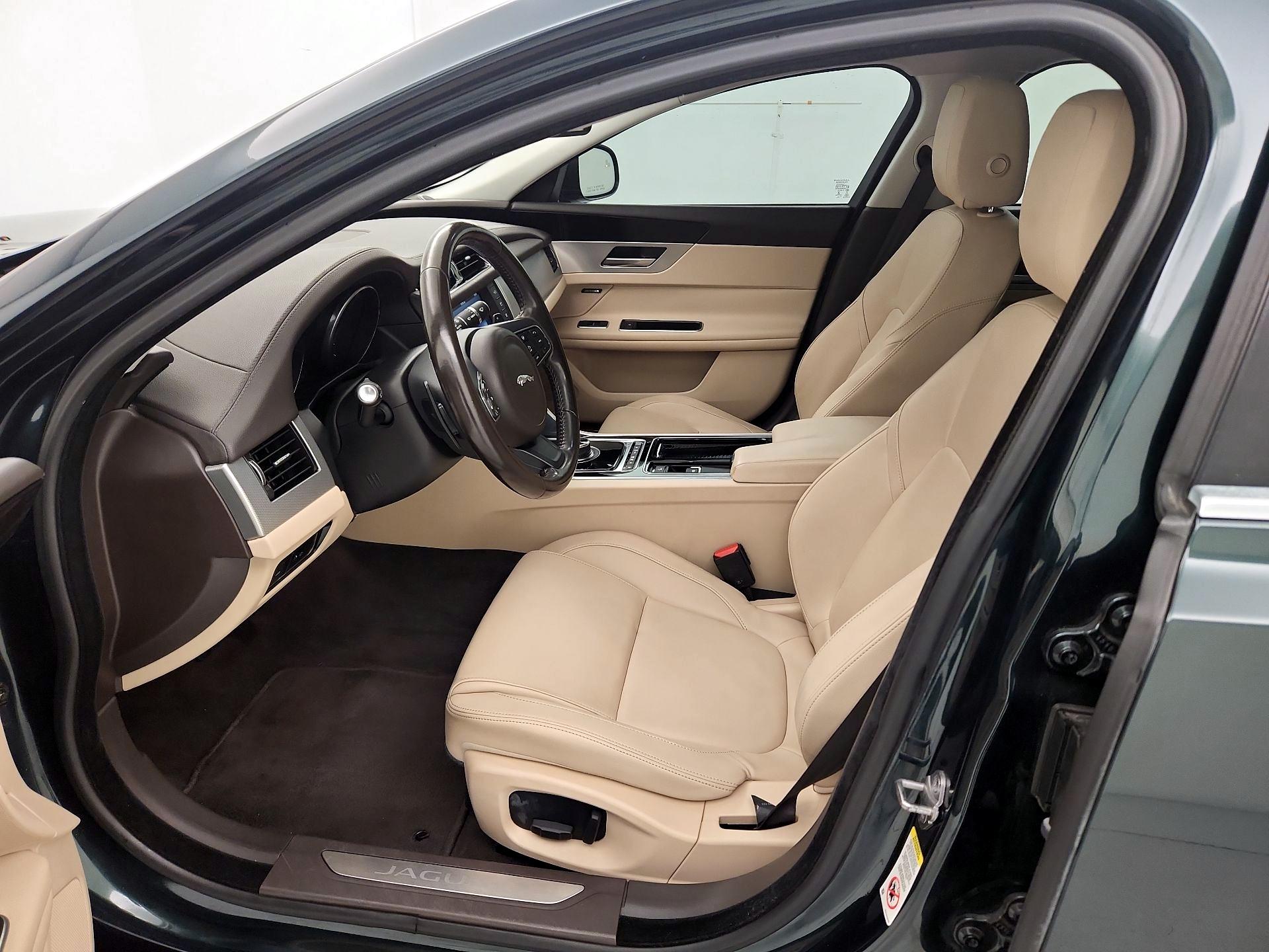 Thumbnail: 2017 Jaguar XF - 11