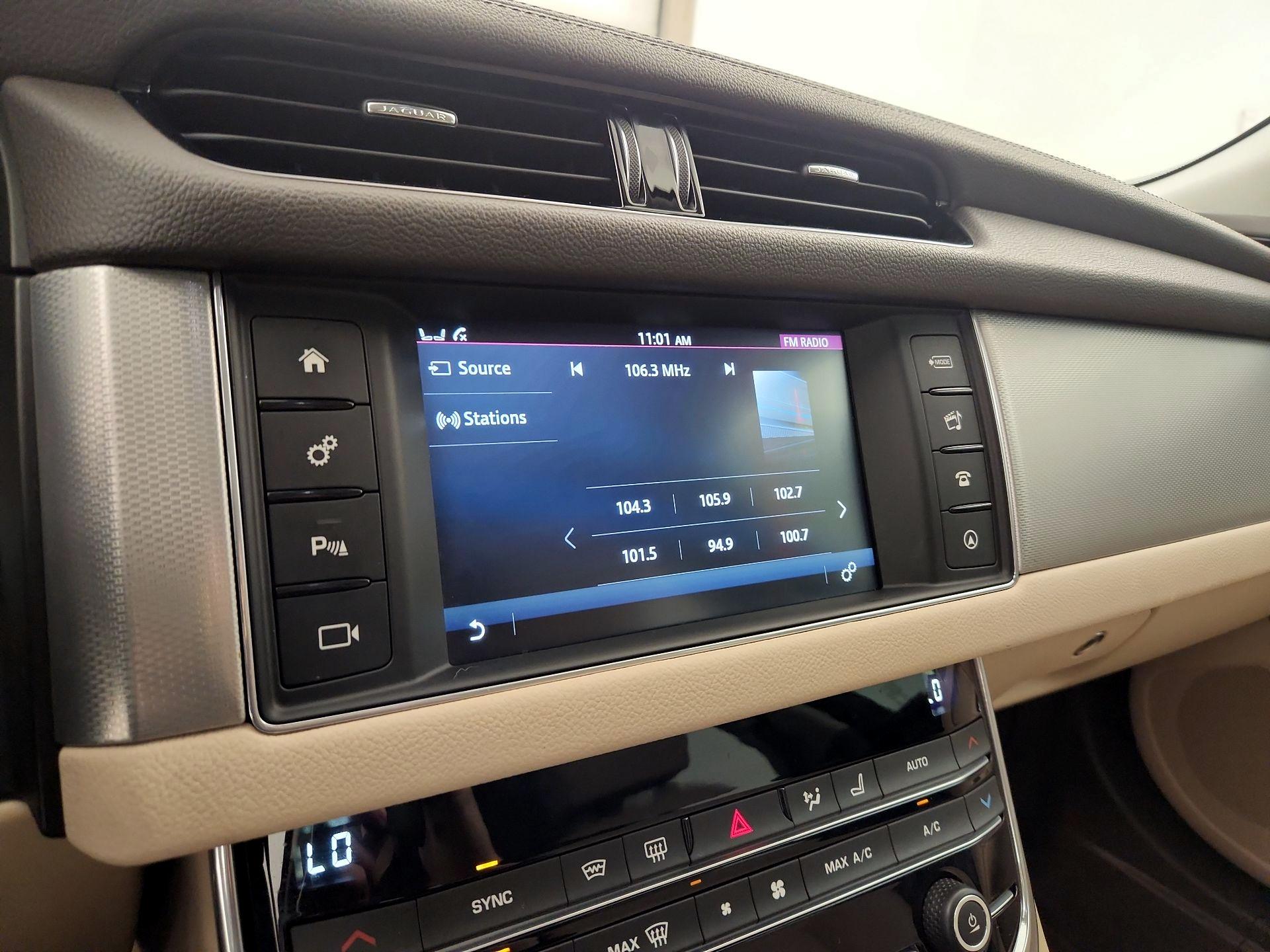 Thumbnail: 2017 Jaguar XF - 16