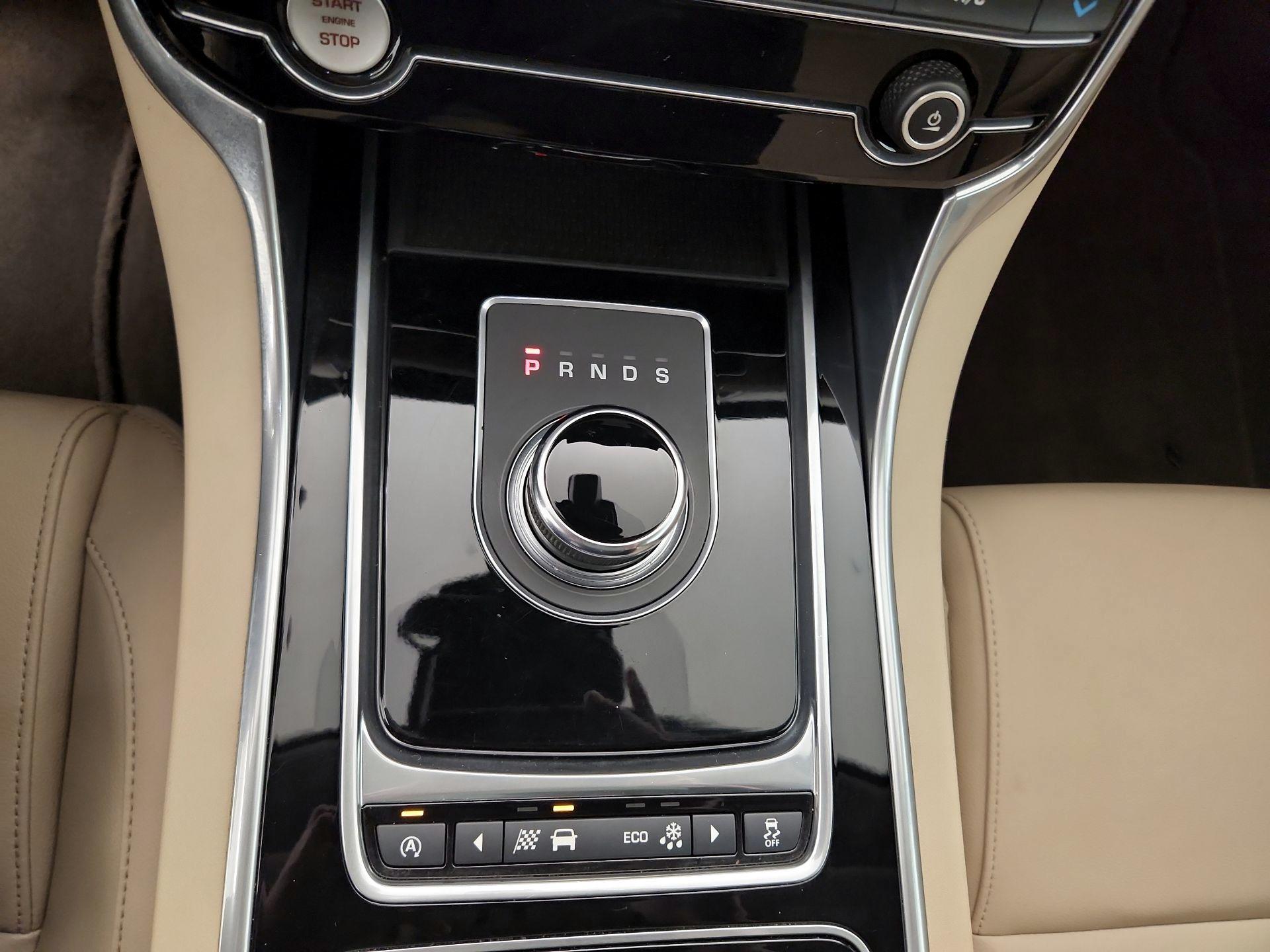 Thumbnail: 2017 Jaguar XF - 18