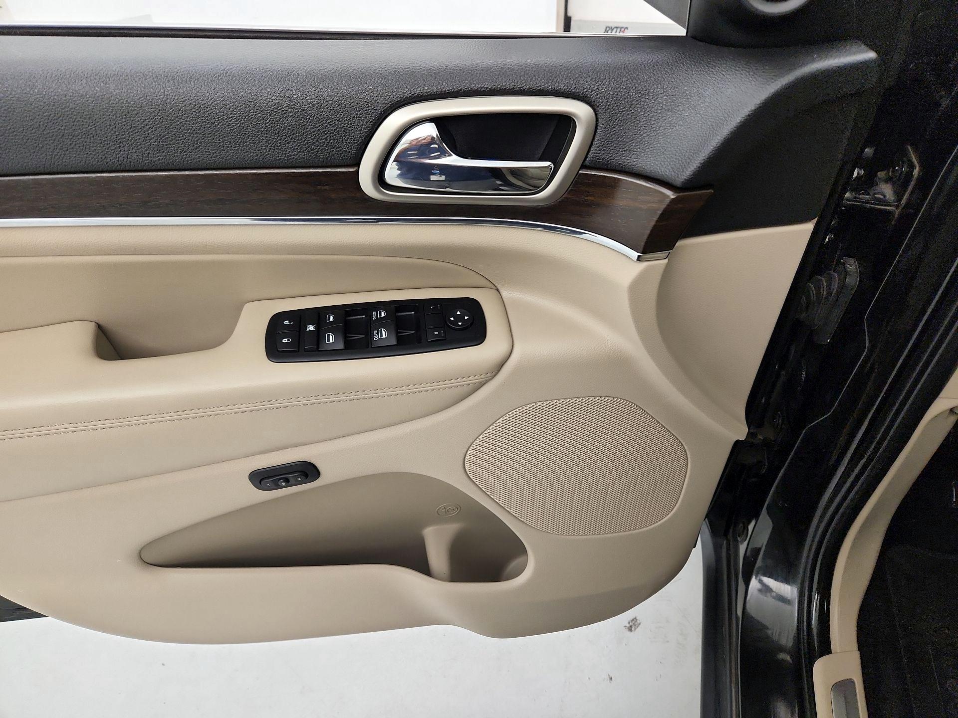 Thumbnail: 2015 Jeep Grand Cherokee - 12