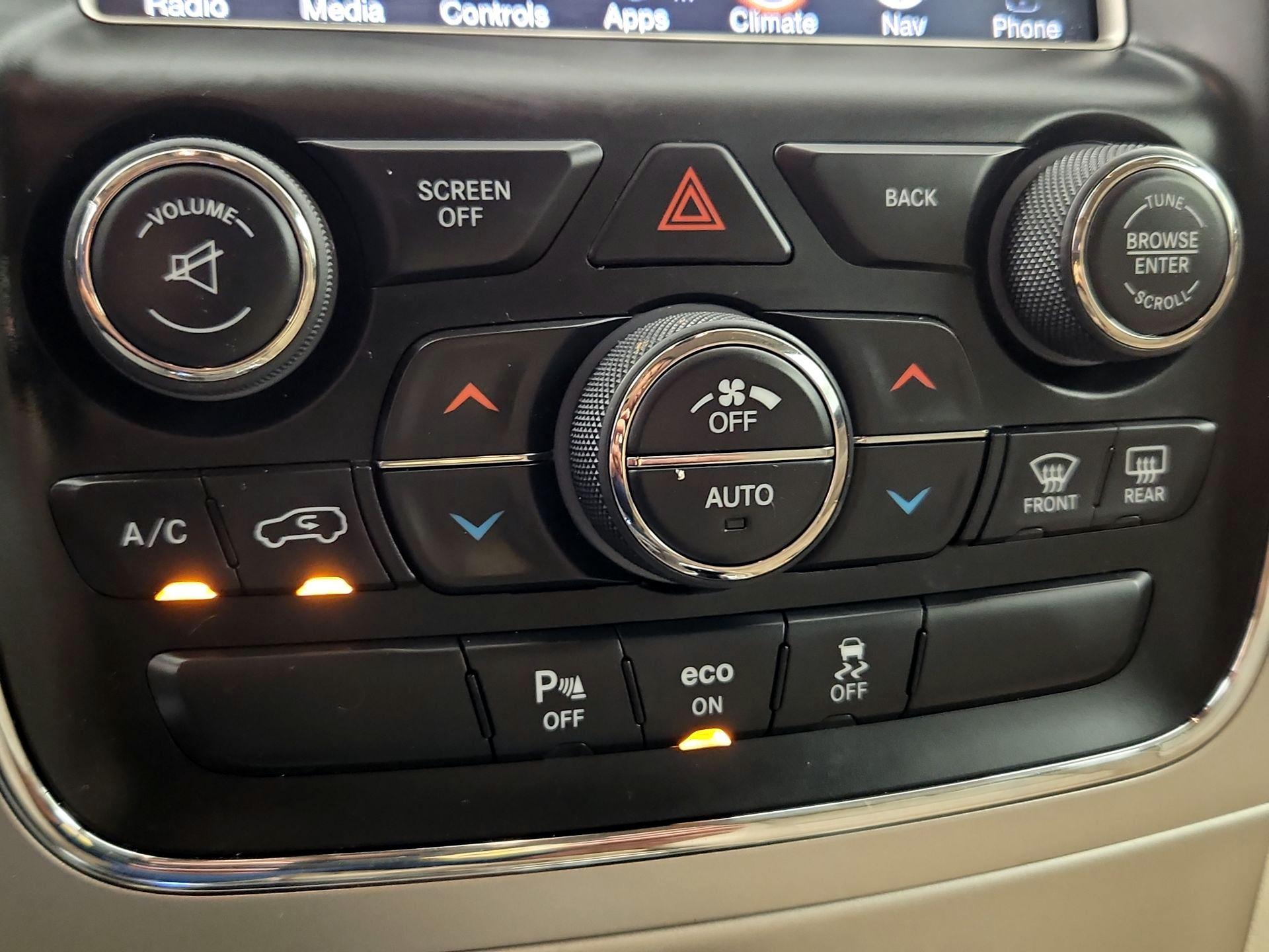 Thumbnail: 2015 Jeep Grand Cherokee - 17