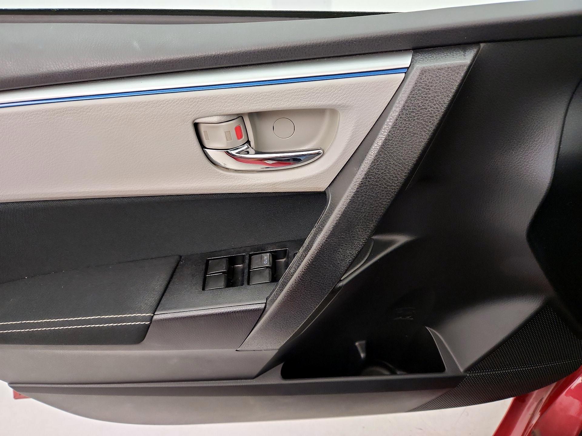 Thumbnail: 2015 Toyota Corolla - 12