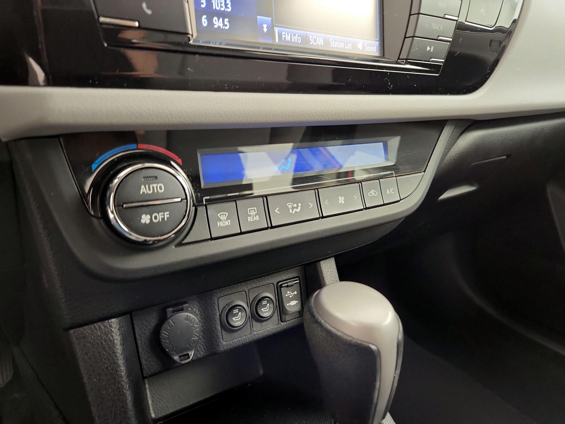 Thumbnail: 2015 Toyota Corolla - 16