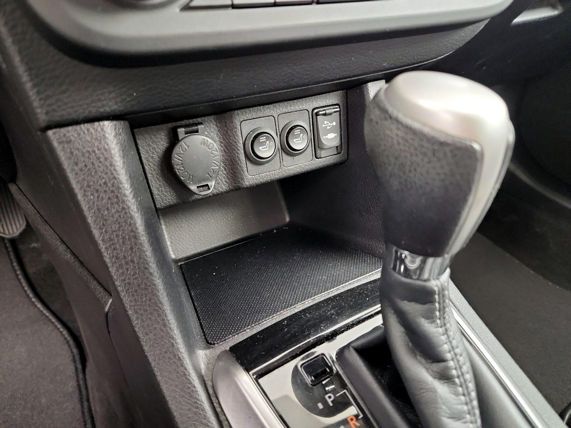 Thumbnail: 2015 Toyota Corolla - 18