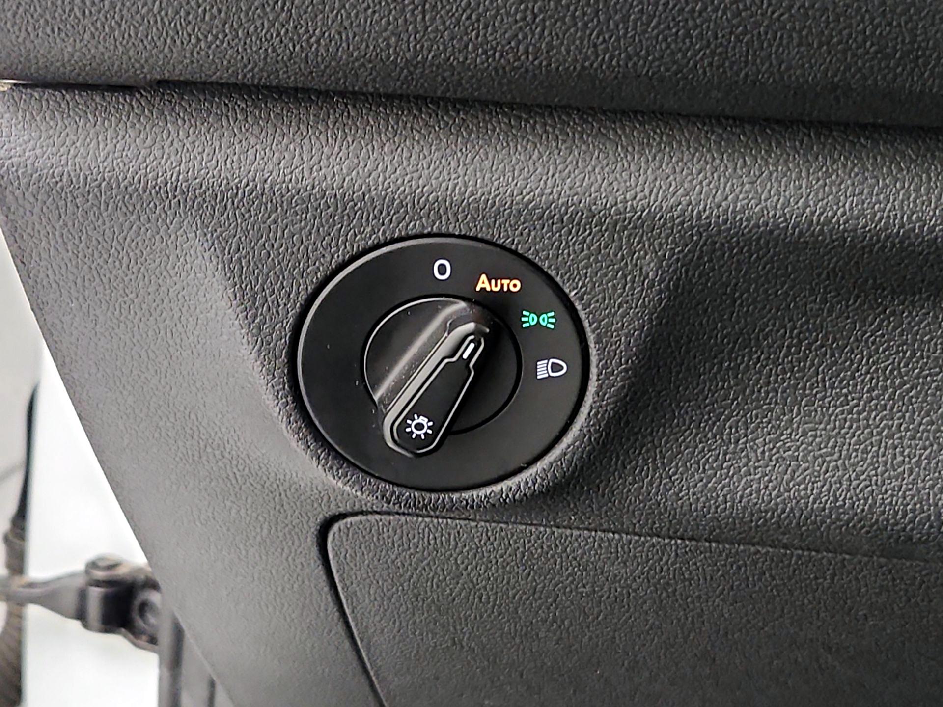 Thumbnail: 2019 Volkswagen Jetta - 13