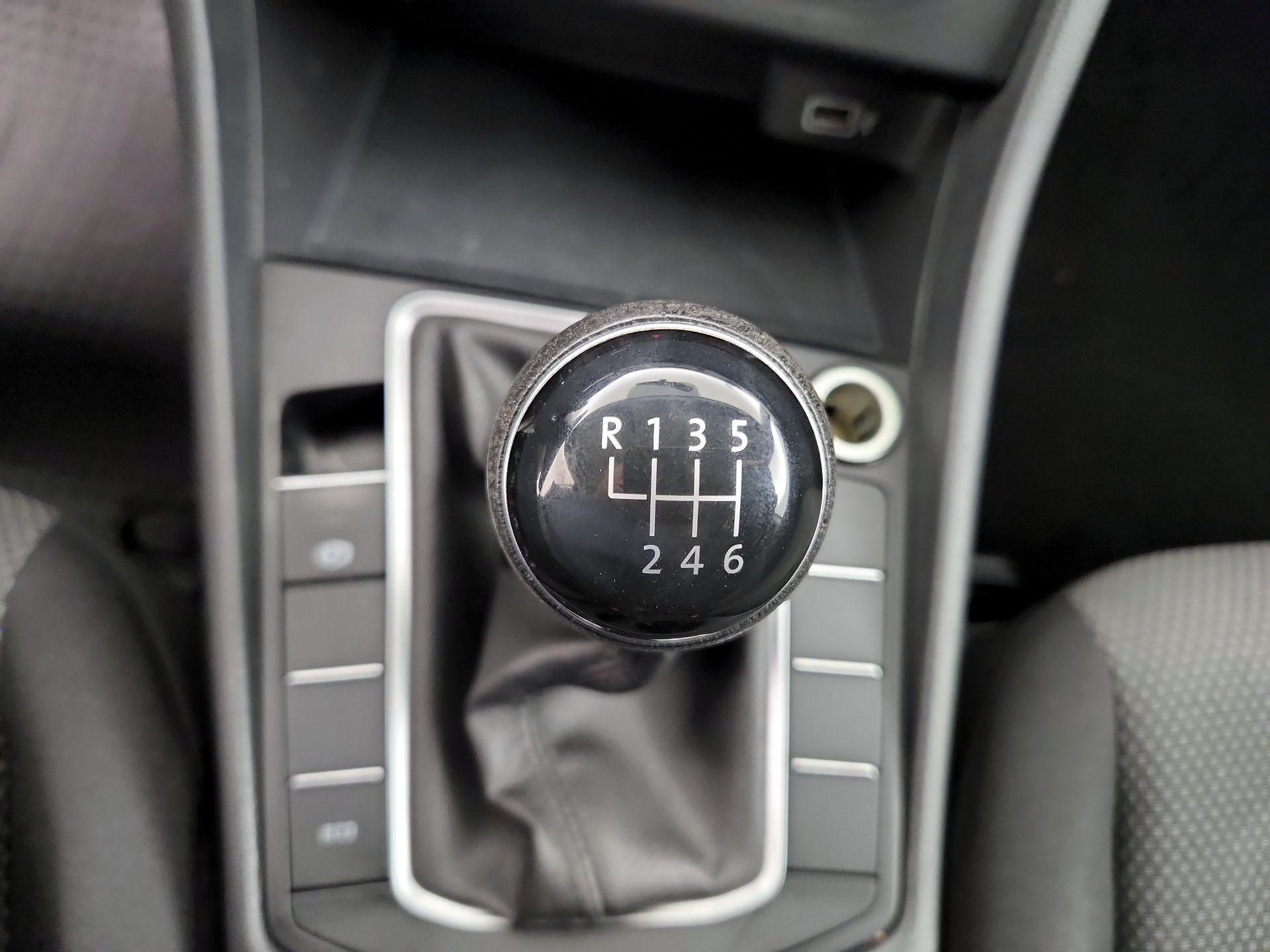 Thumbnail: 2019 Volkswagen Jetta - 17