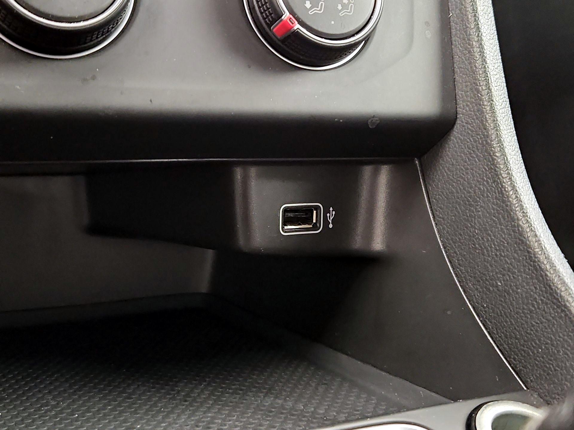 Thumbnail: 2019 Volkswagen Jetta - 18