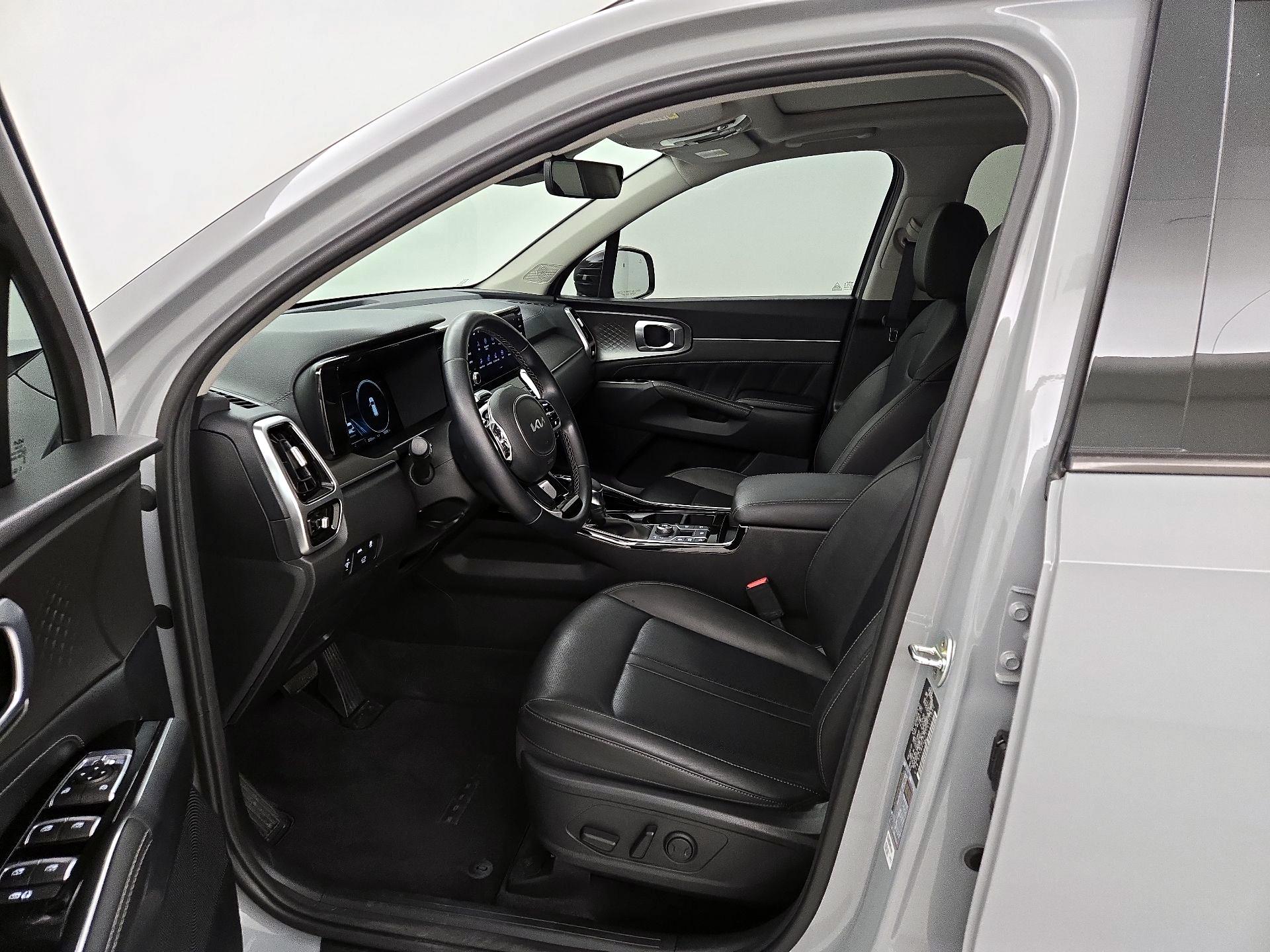 Thumbnail: 2023 Kia Sorento - 11