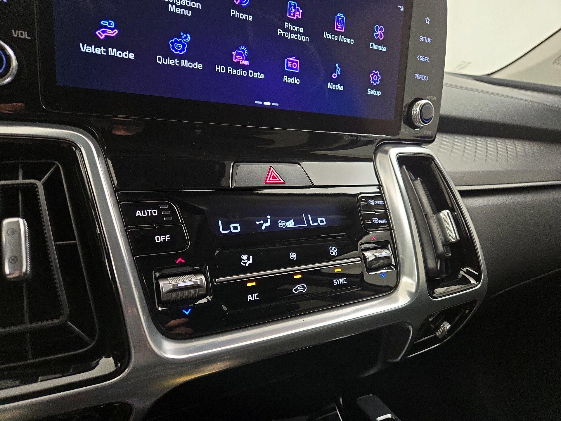 Thumbnail: 2023 Kia Sorento - 17