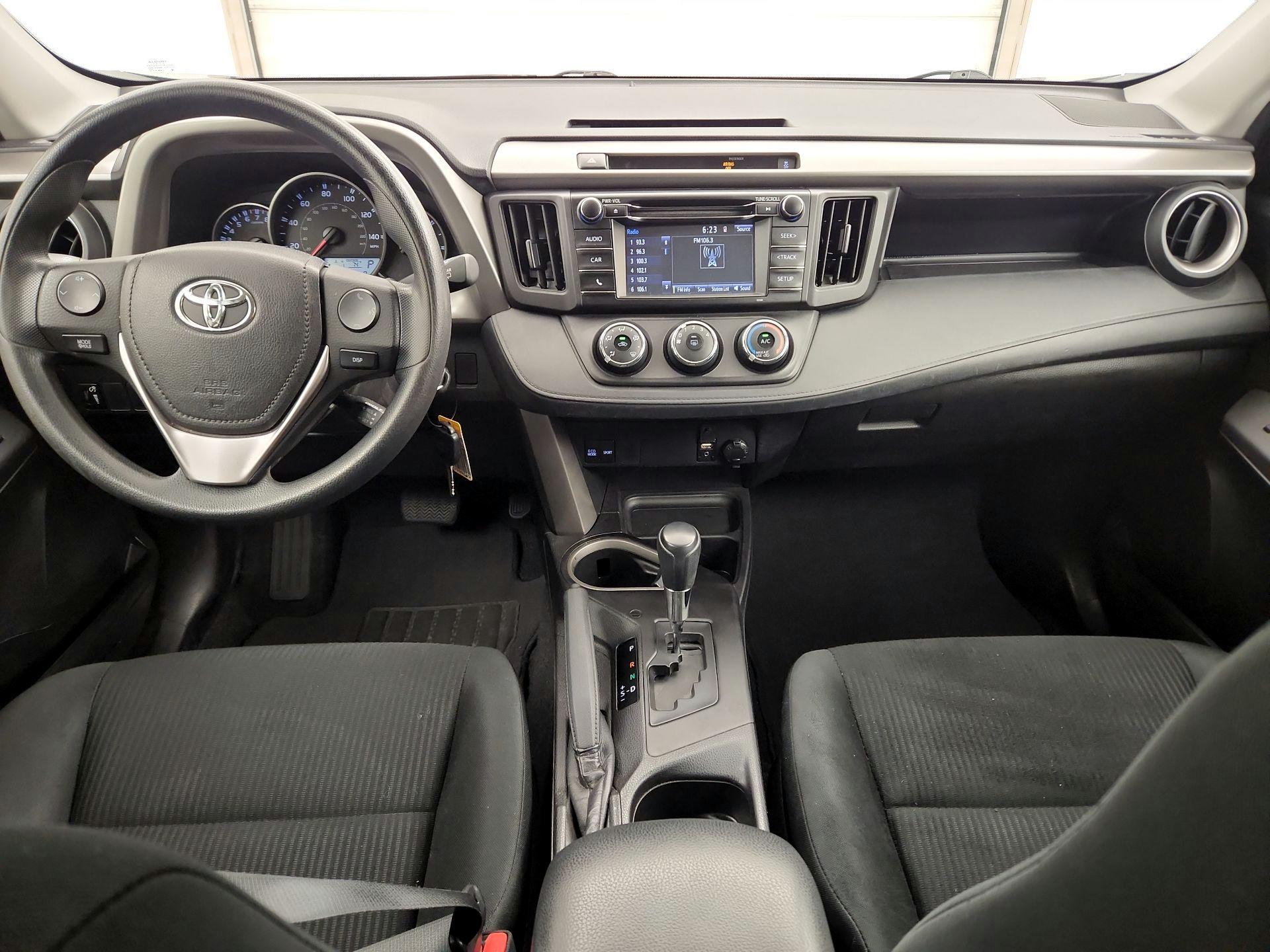 Thumbnail: 2016 Toyota RAV4 - 9