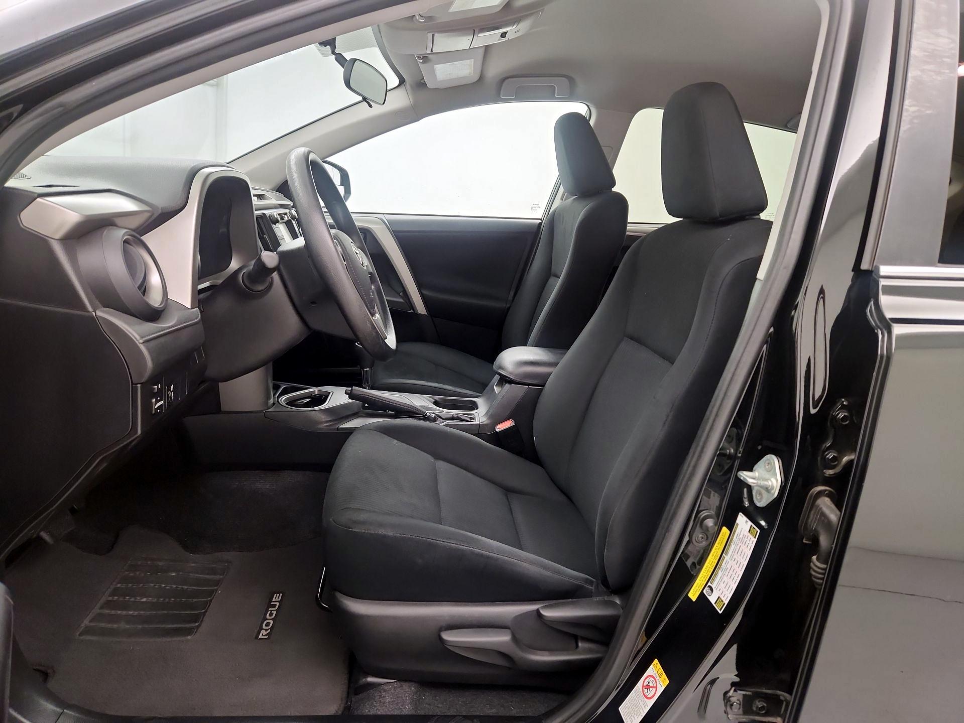 Thumbnail: 2016 Toyota RAV4 - 11