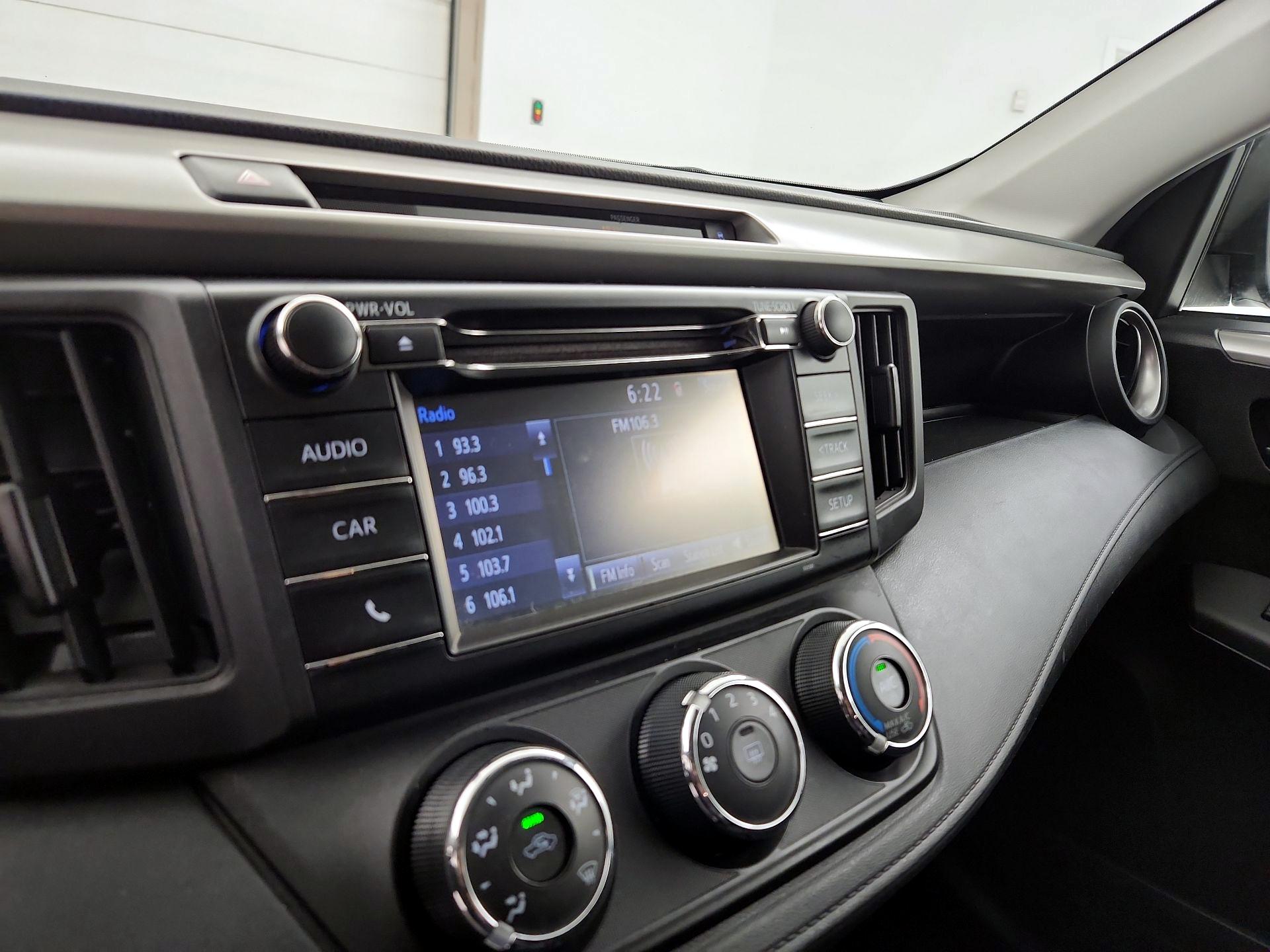 Thumbnail: 2016 Toyota RAV4 - 15