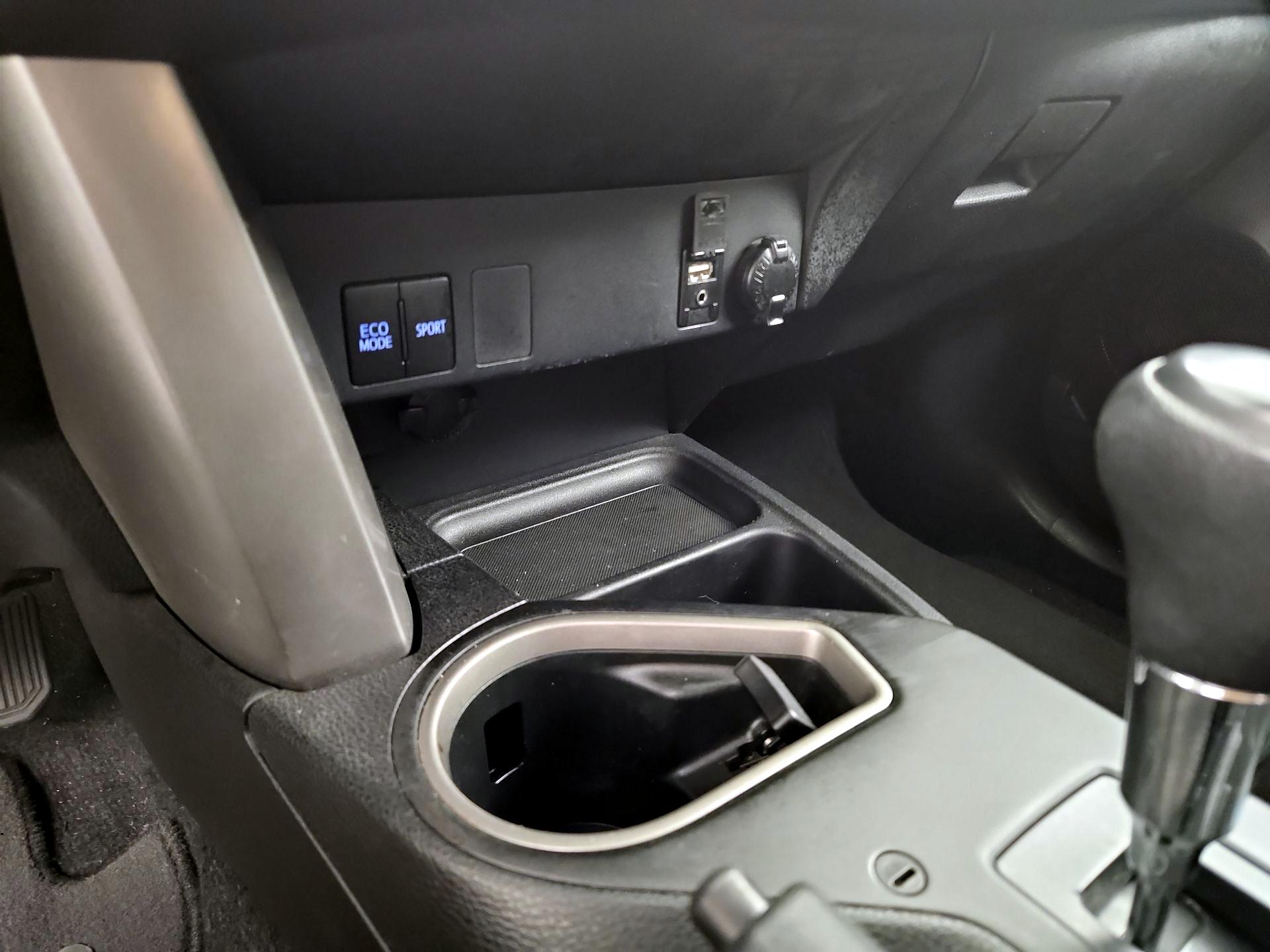 Thumbnail: 2016 Toyota RAV4 - 18