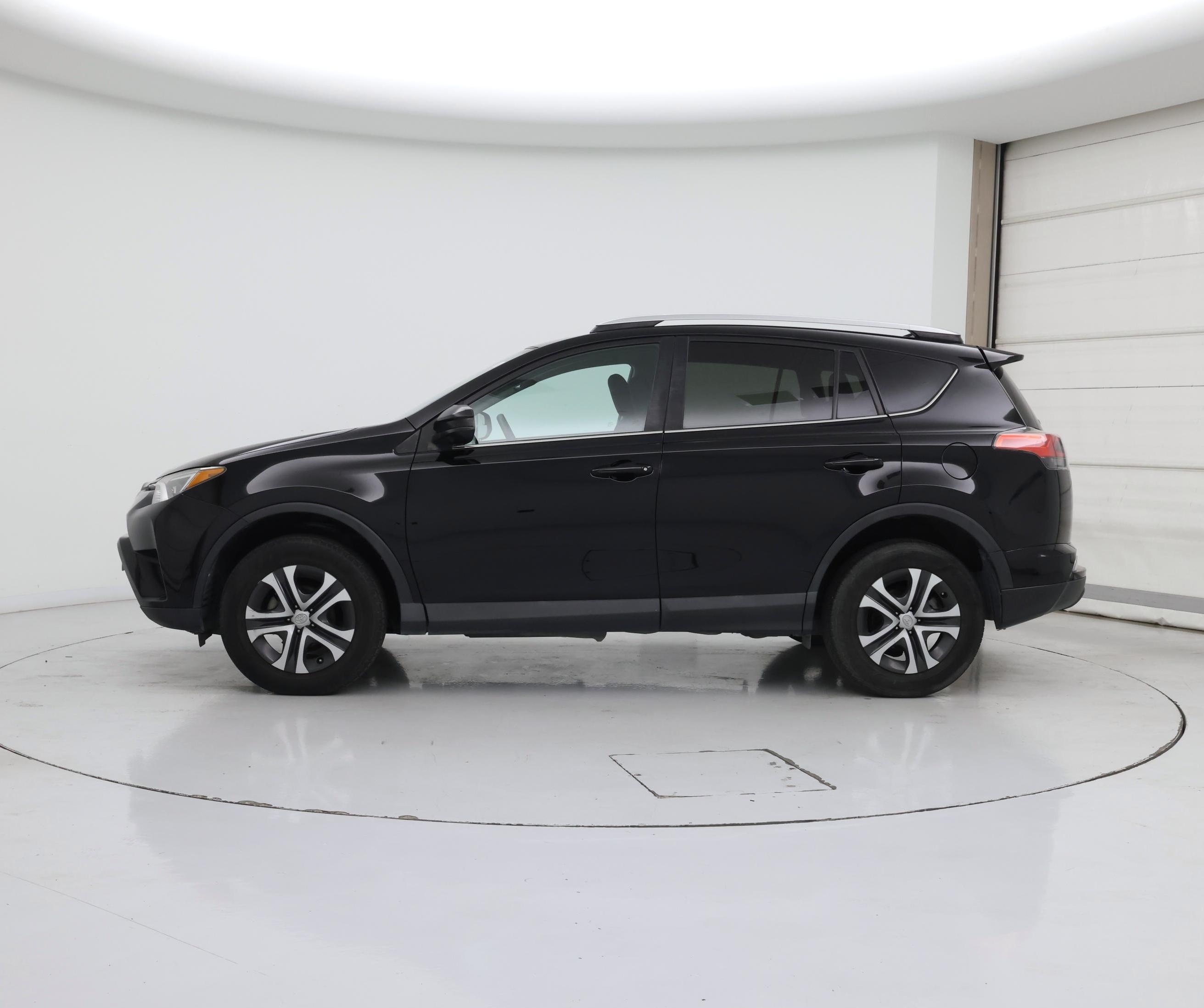 Thumbnail: 2016 Toyota RAV4 - 3