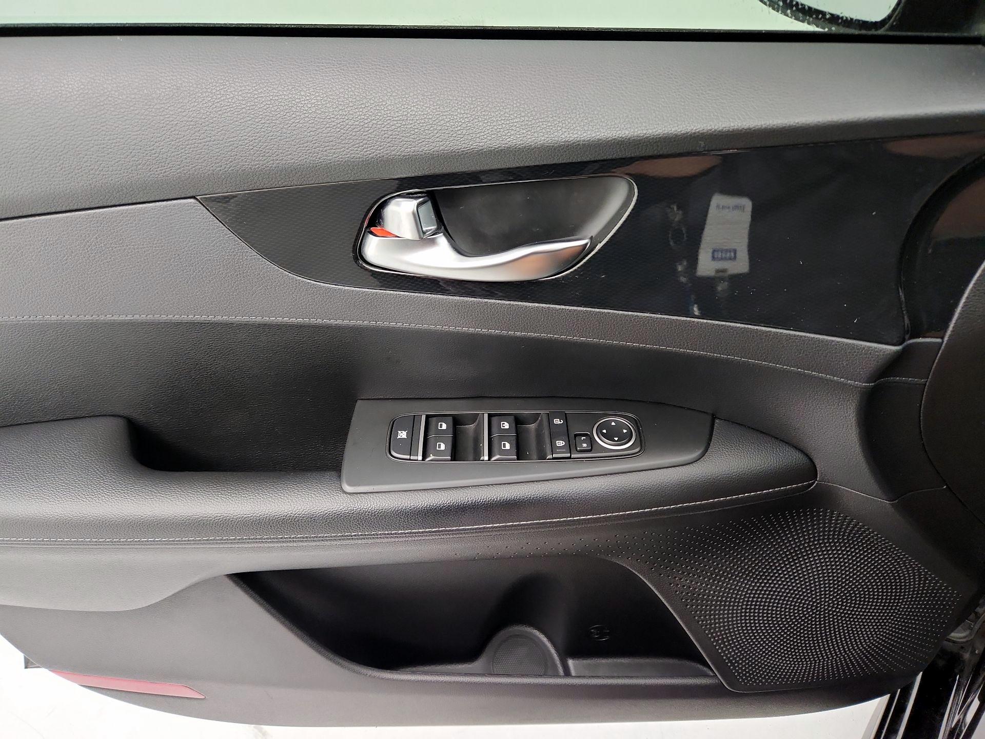 Thumbnail: 2021 Kia Forte - 12