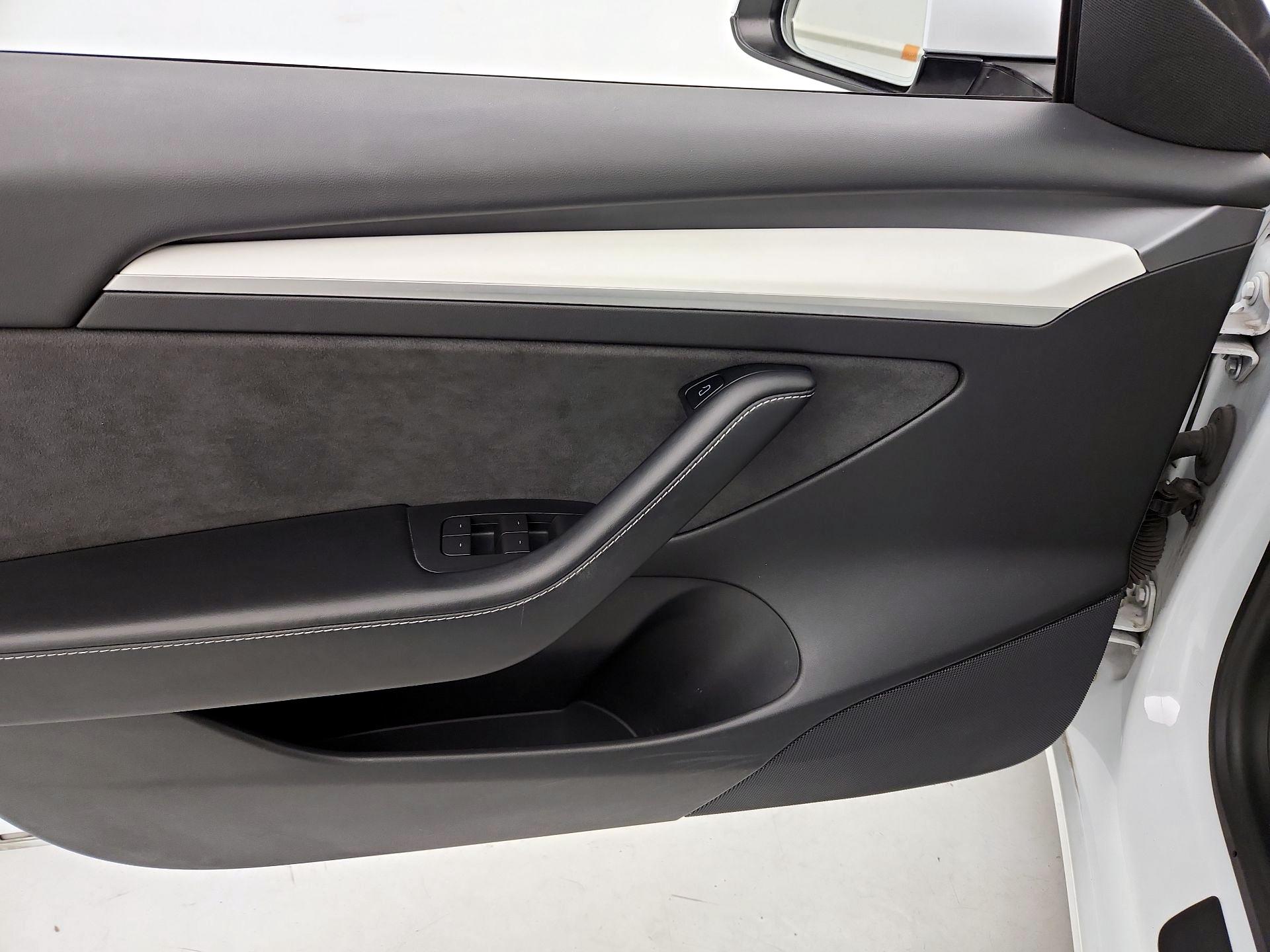 Thumbnail: 2021 Tesla Model 3 - 12