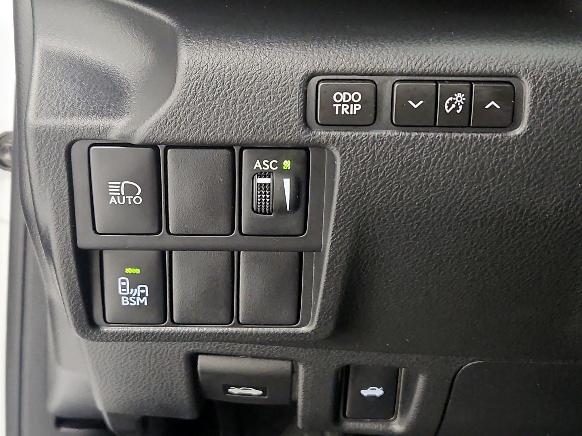 Thumbnail: 2017 Lexus IS - 13