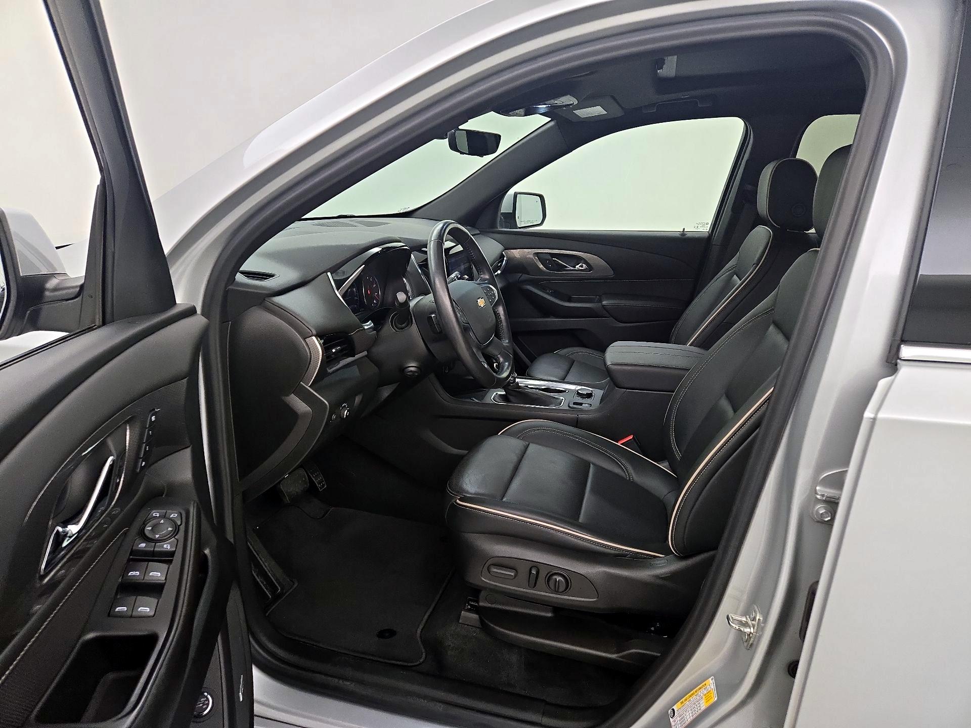 Thumbnail: 2022 Chevrolet Traverse - 11