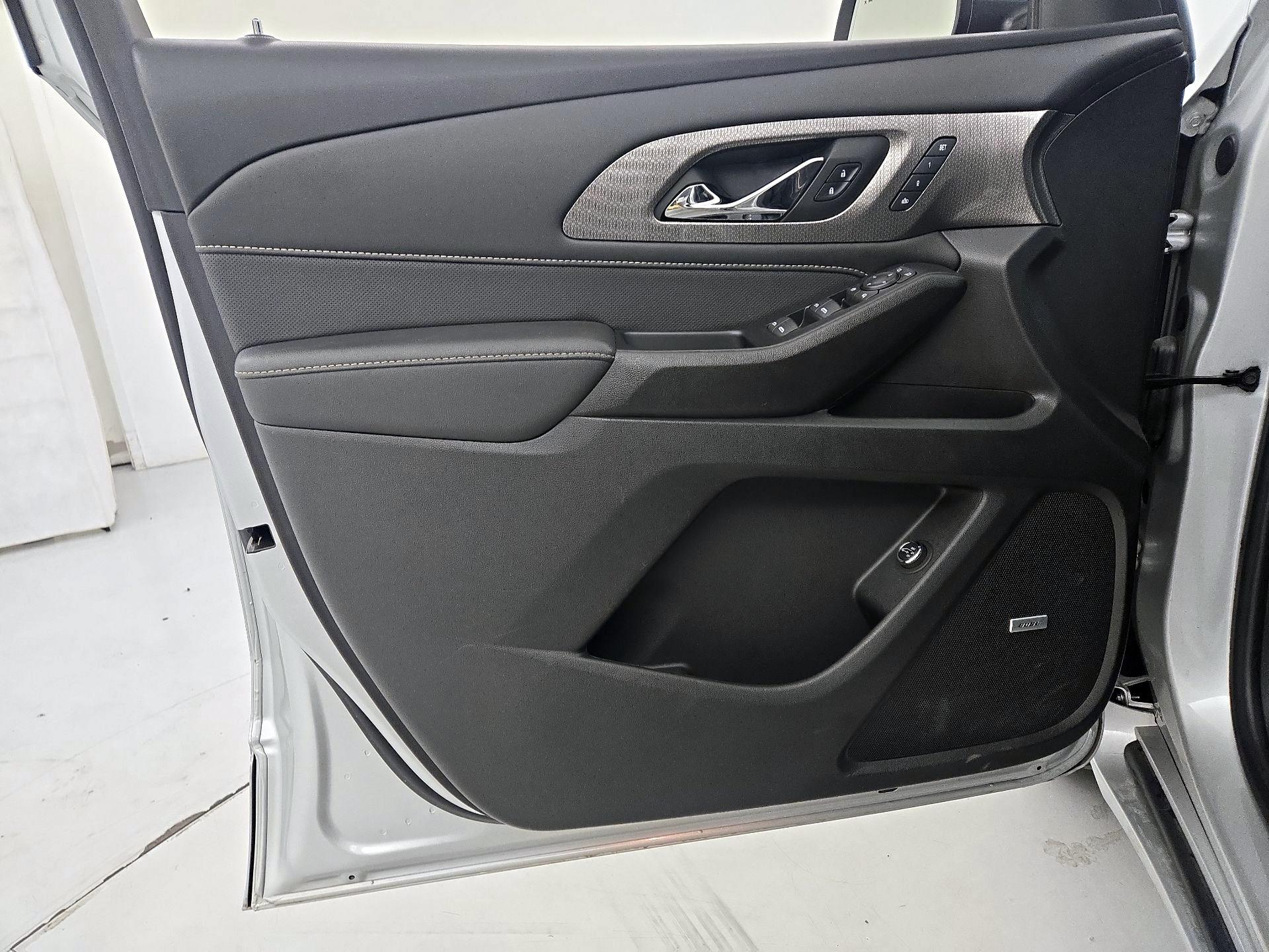 Thumbnail: 2022 Chevrolet Traverse - 12