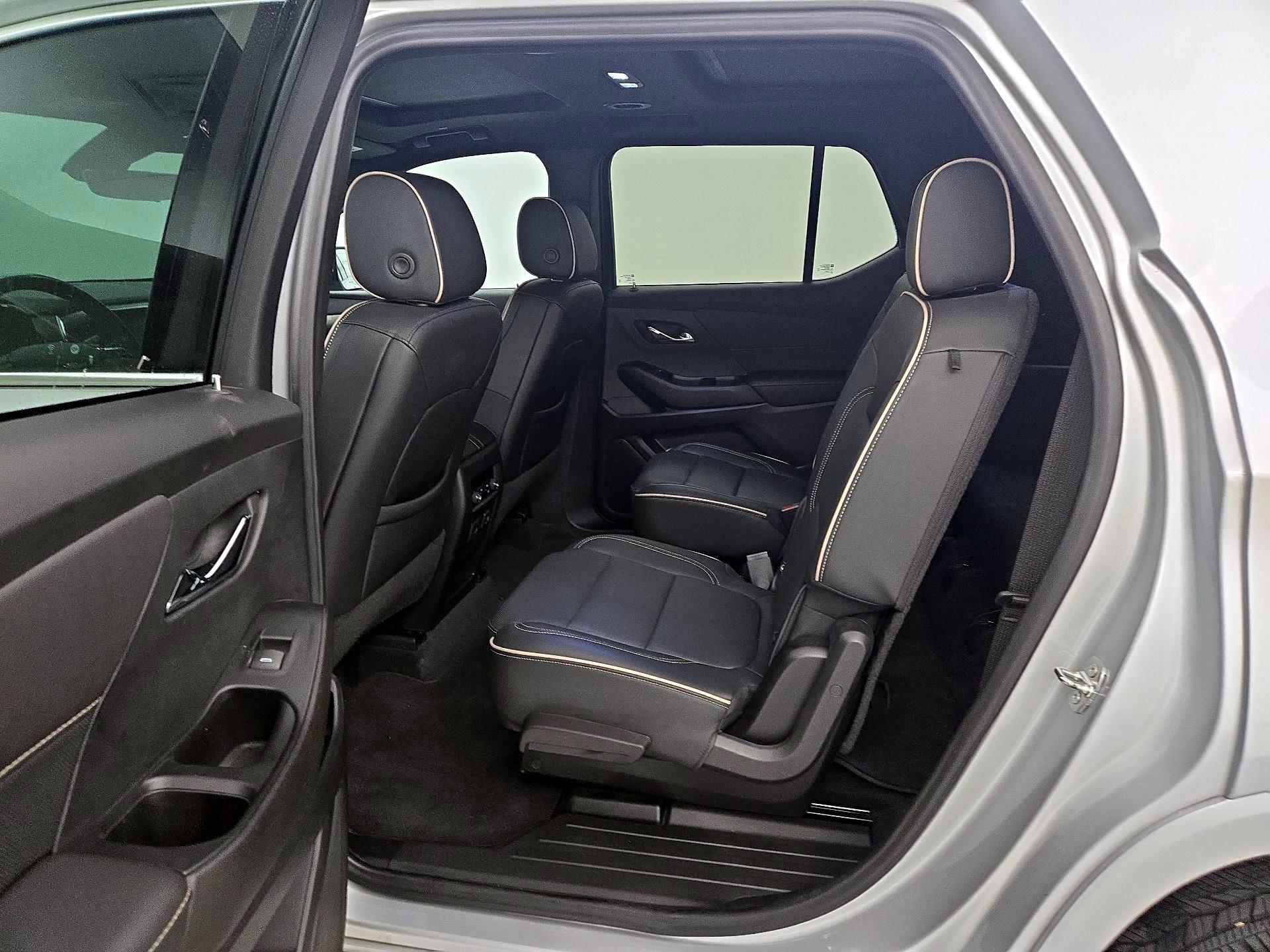 Thumbnail: 2022 Chevrolet Traverse - 20