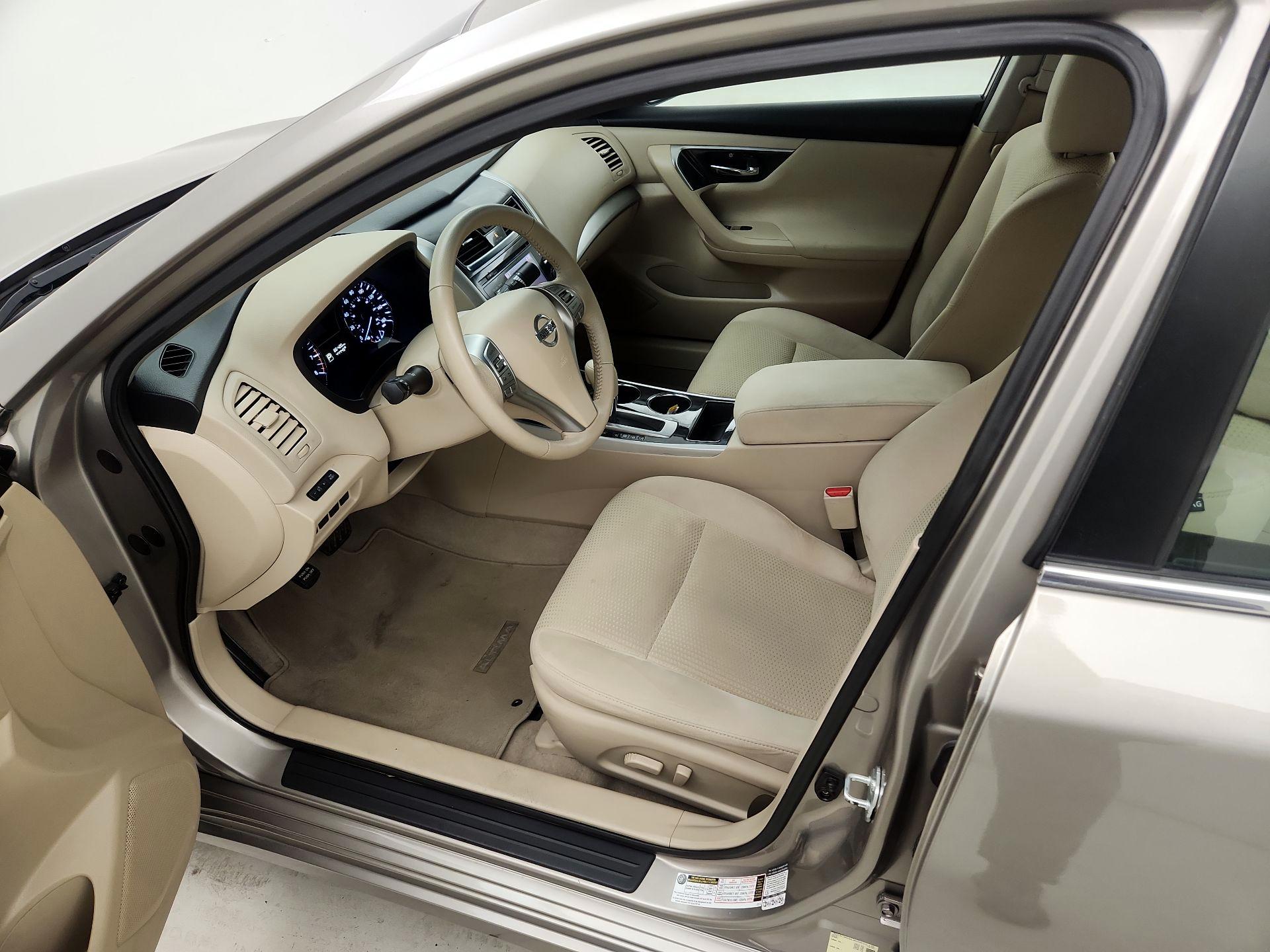 Thumbnail: 2014 Nissan Altima - 11