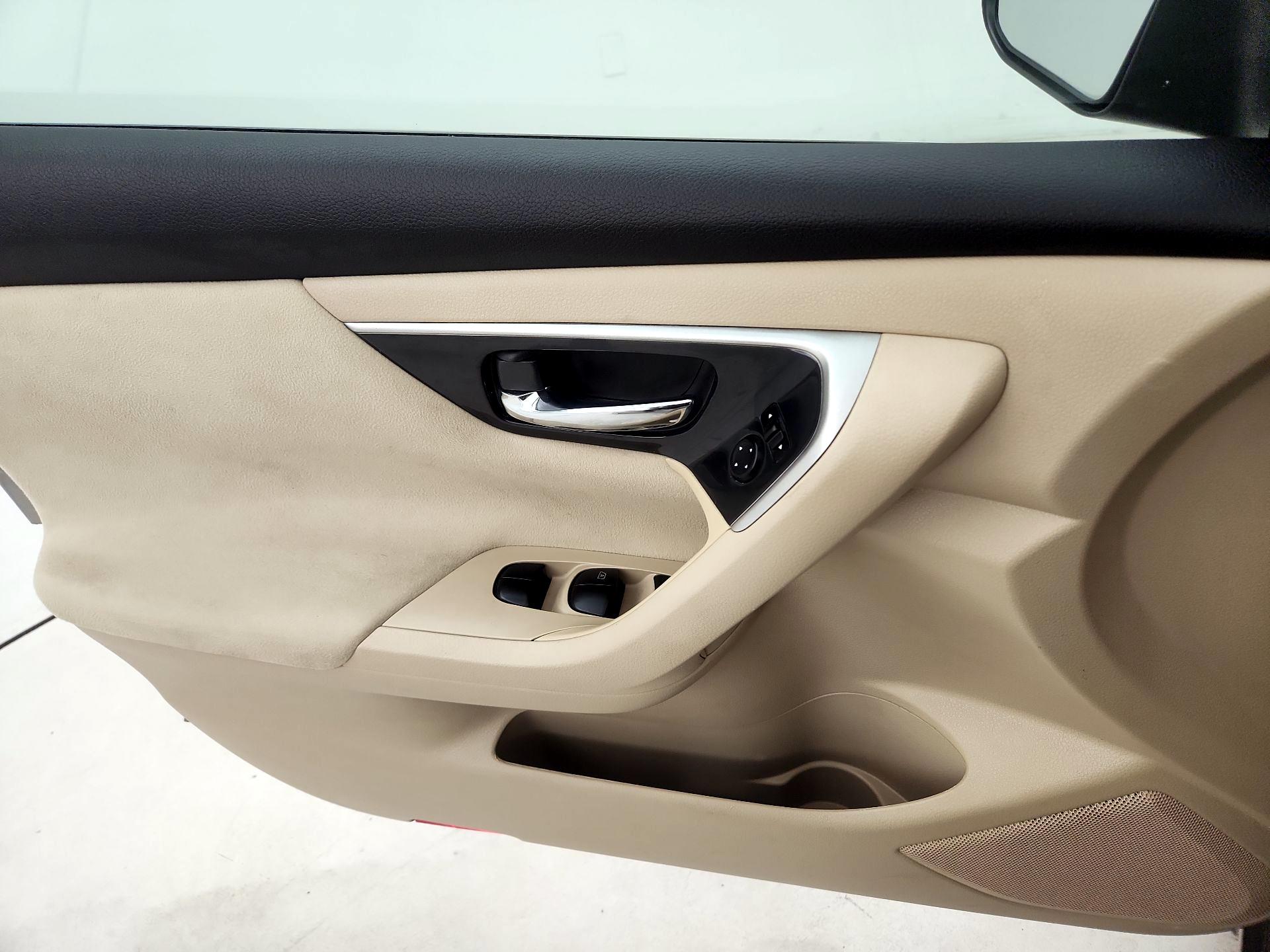 Thumbnail: 2014 Nissan Altima - 12