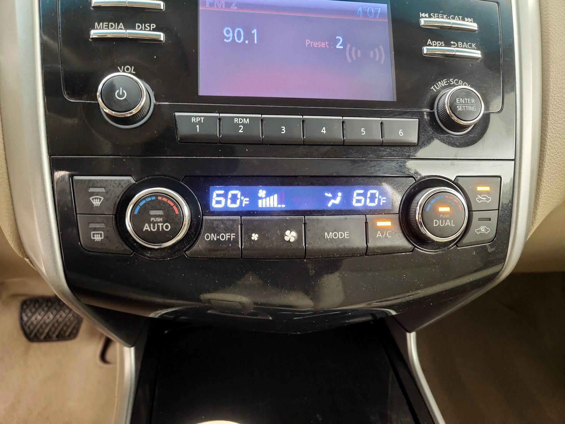 Thumbnail: 2014 Nissan Altima - 16