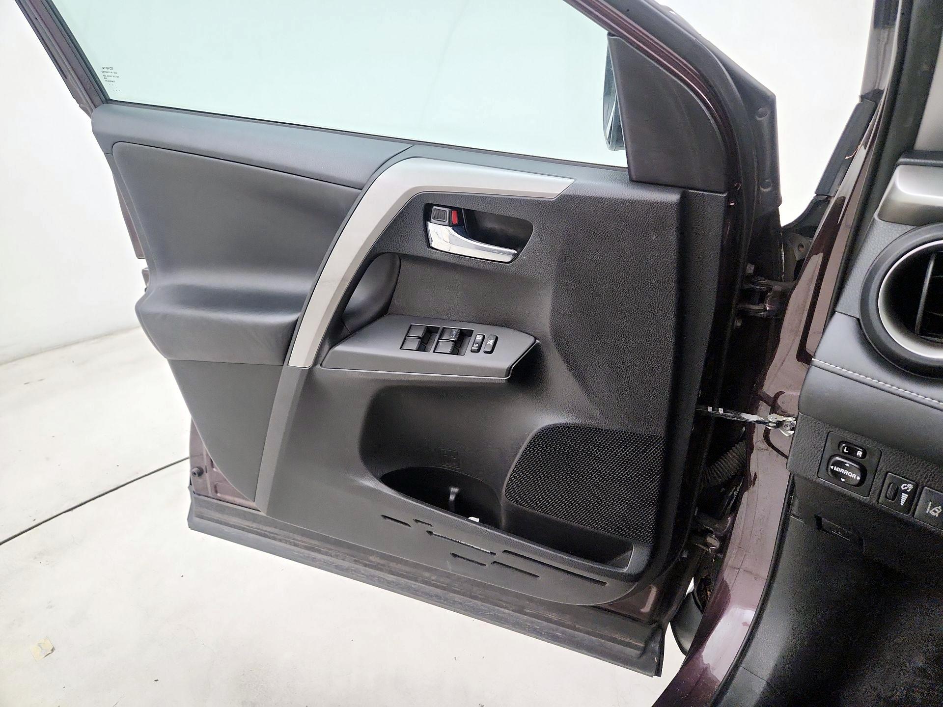 Thumbnail: 2017 Toyota RAV4 - 12