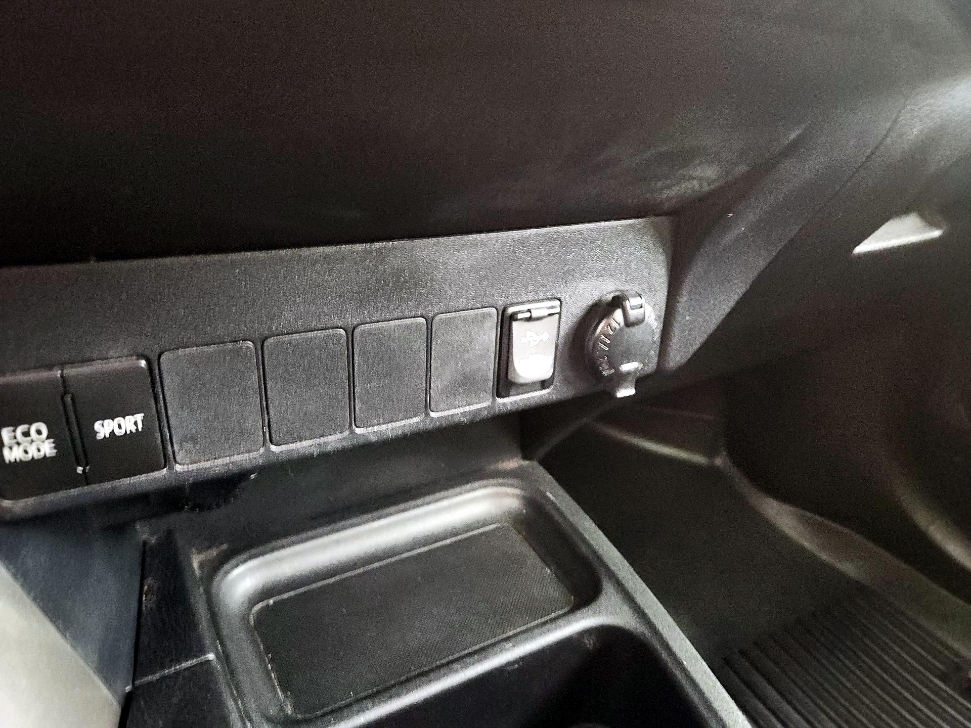 Thumbnail: 2017 Toyota RAV4 - 18