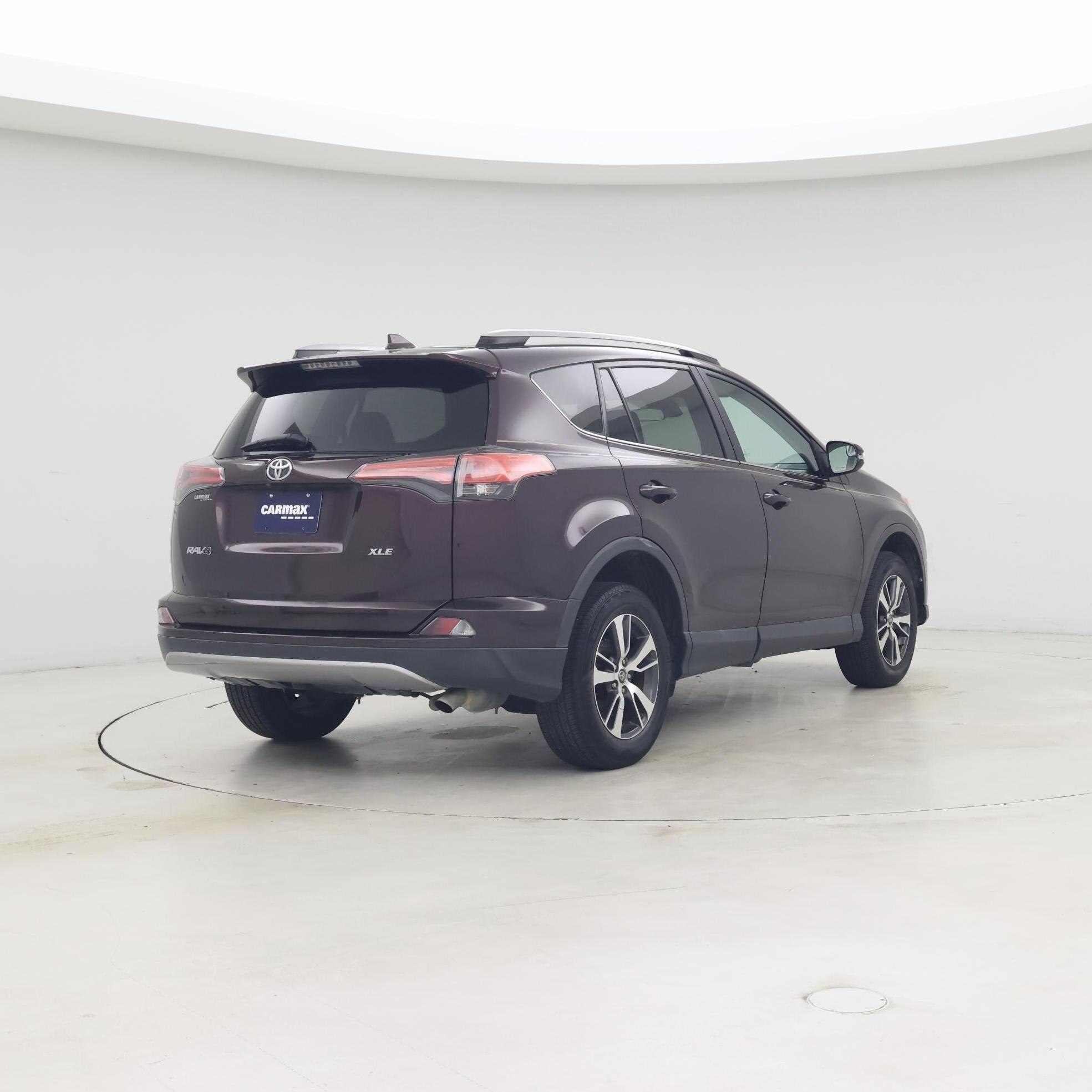 Thumbnail: 2017 Toyota RAV4 - 8