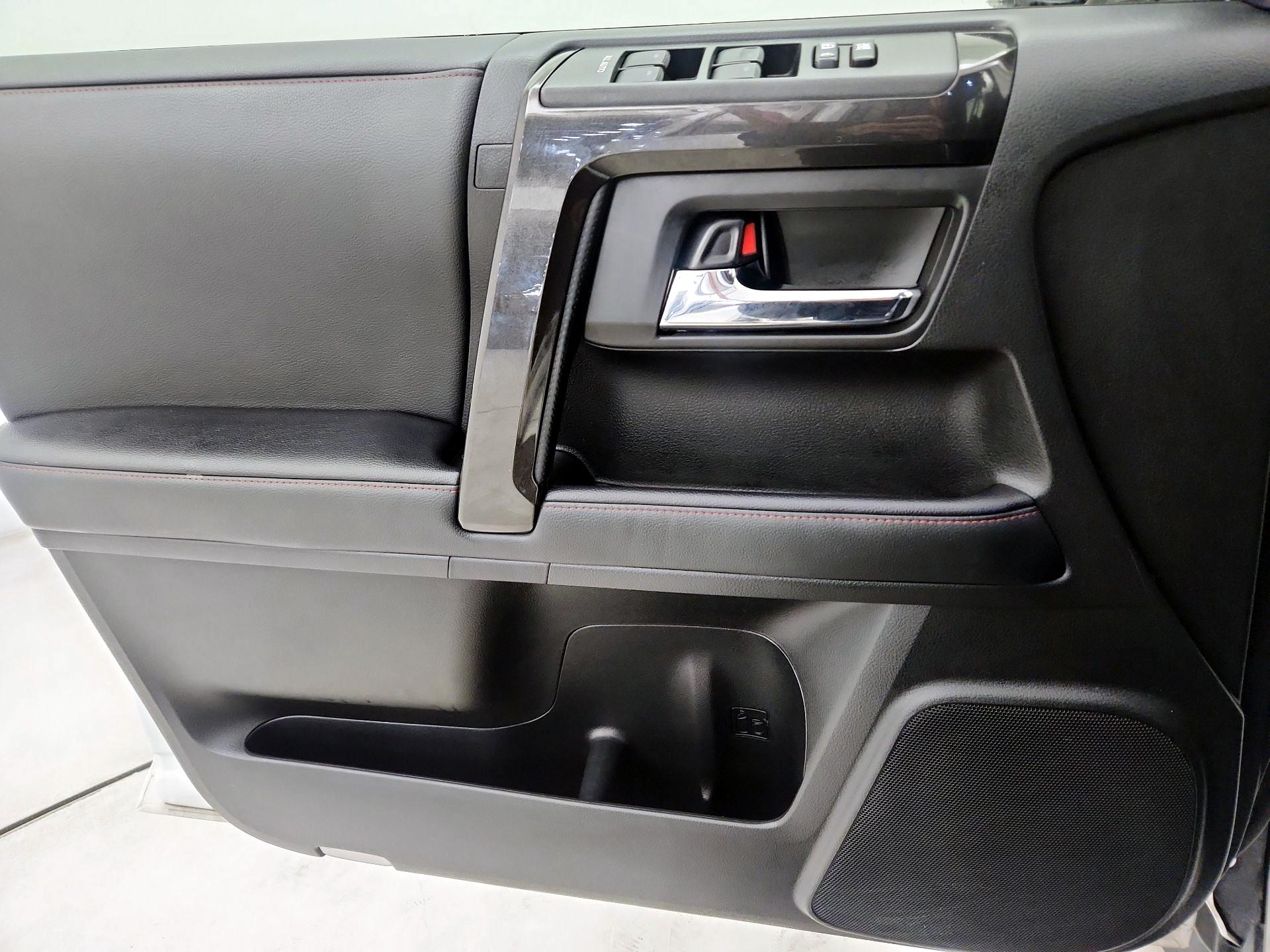 Thumbnail: 2020 Toyota 4Runner - 12