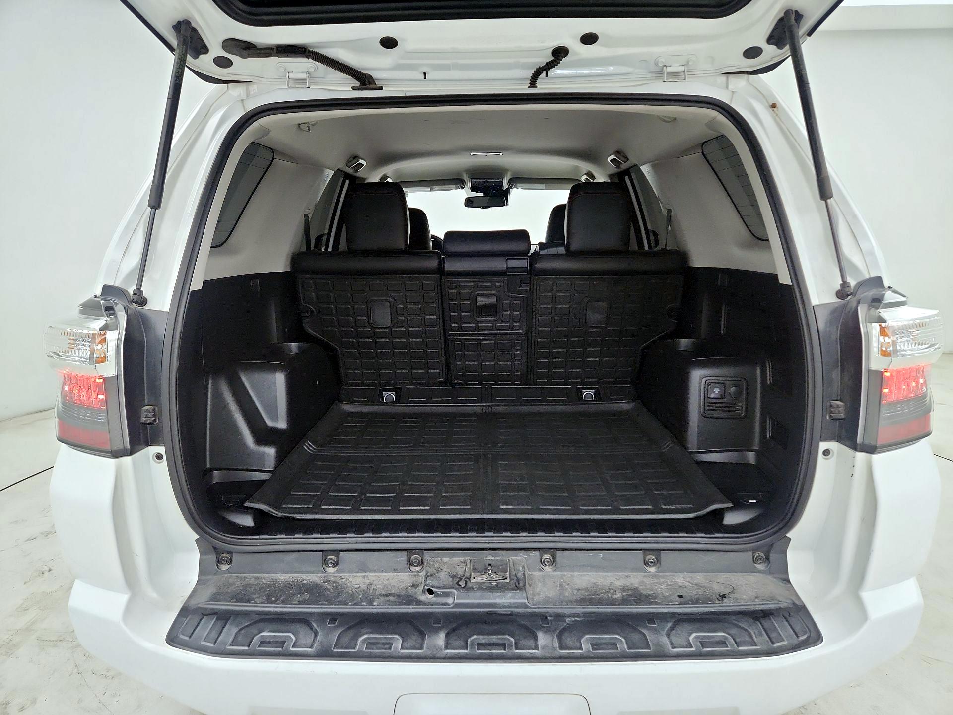 Thumbnail: 2020 Toyota 4Runner - 16