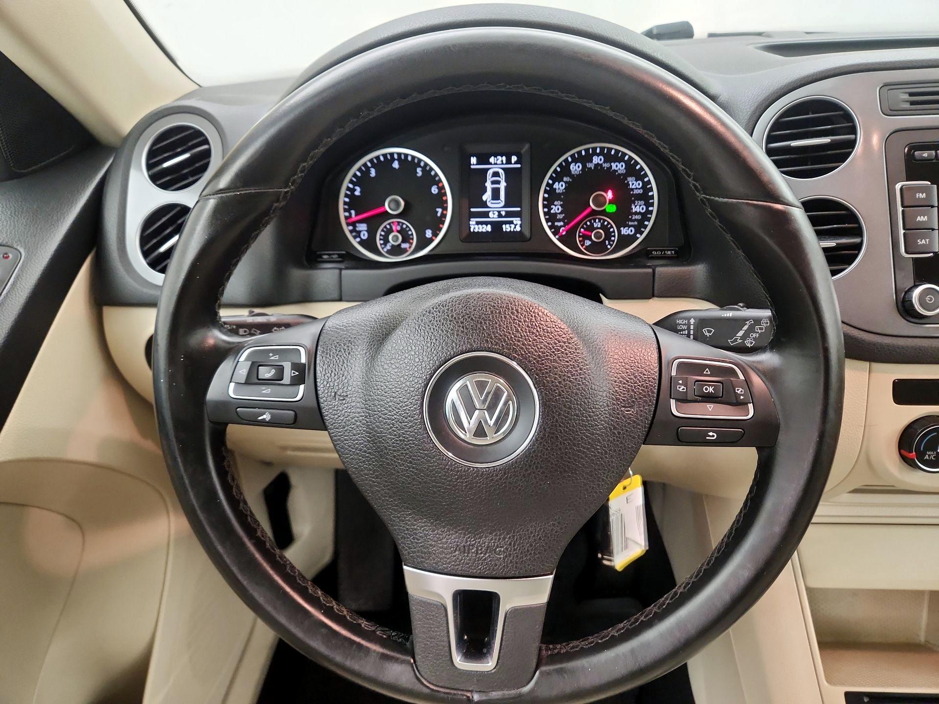 Thumbnail: 2015 Volkswagen Tiguan - 10