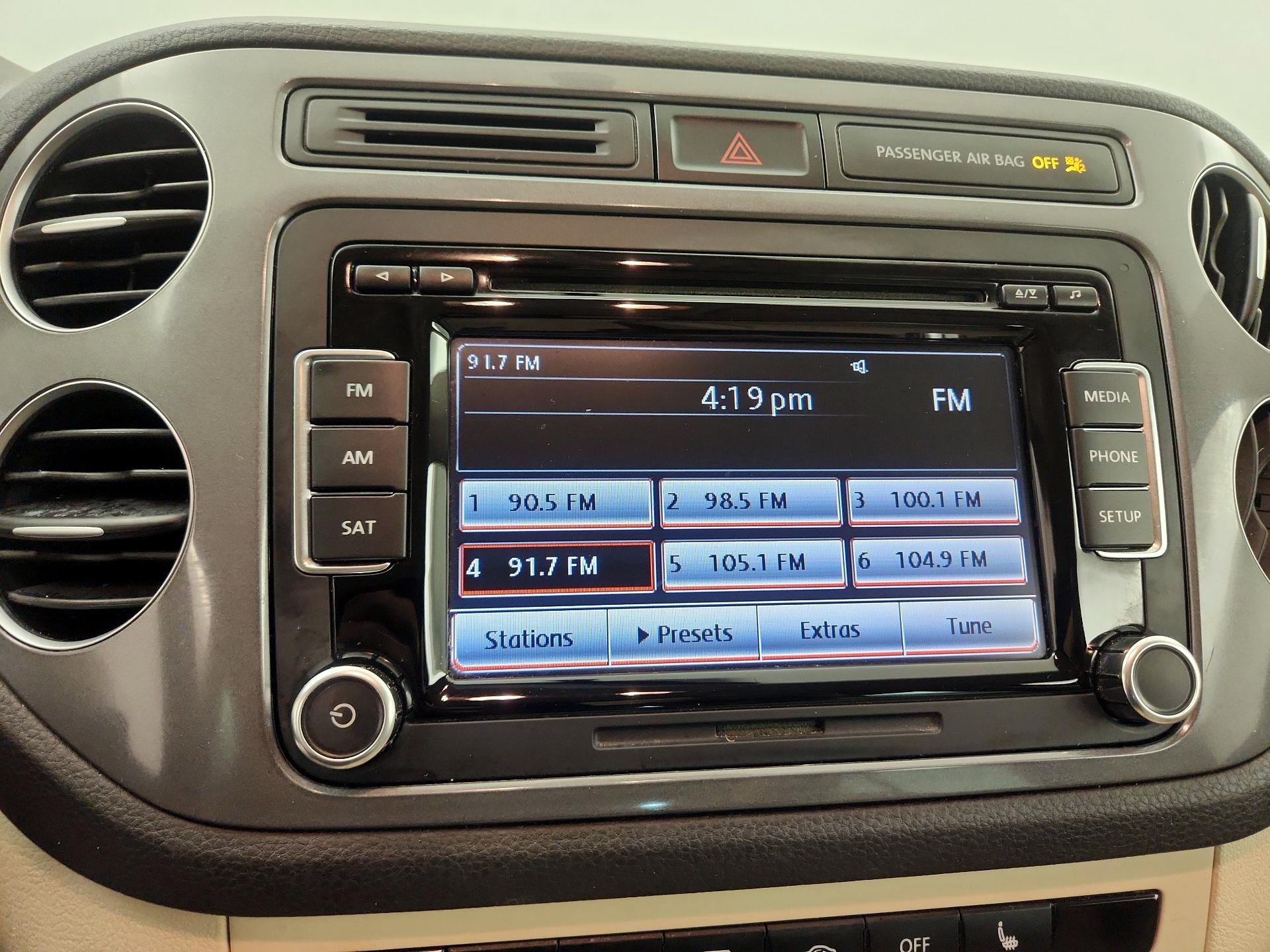 Thumbnail: 2015 Volkswagen Tiguan - 15