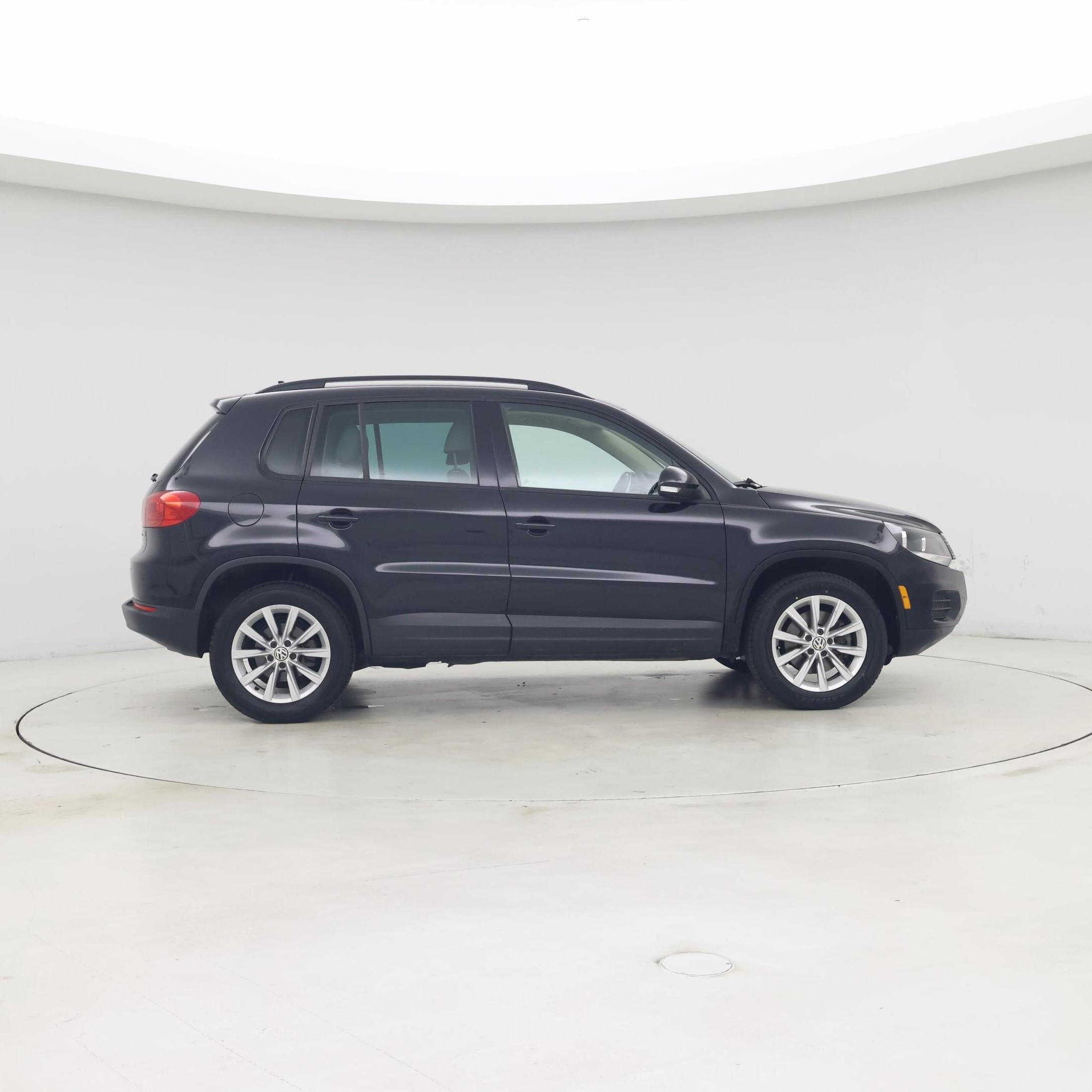 Thumbnail: 2015 Volkswagen Tiguan - 7
