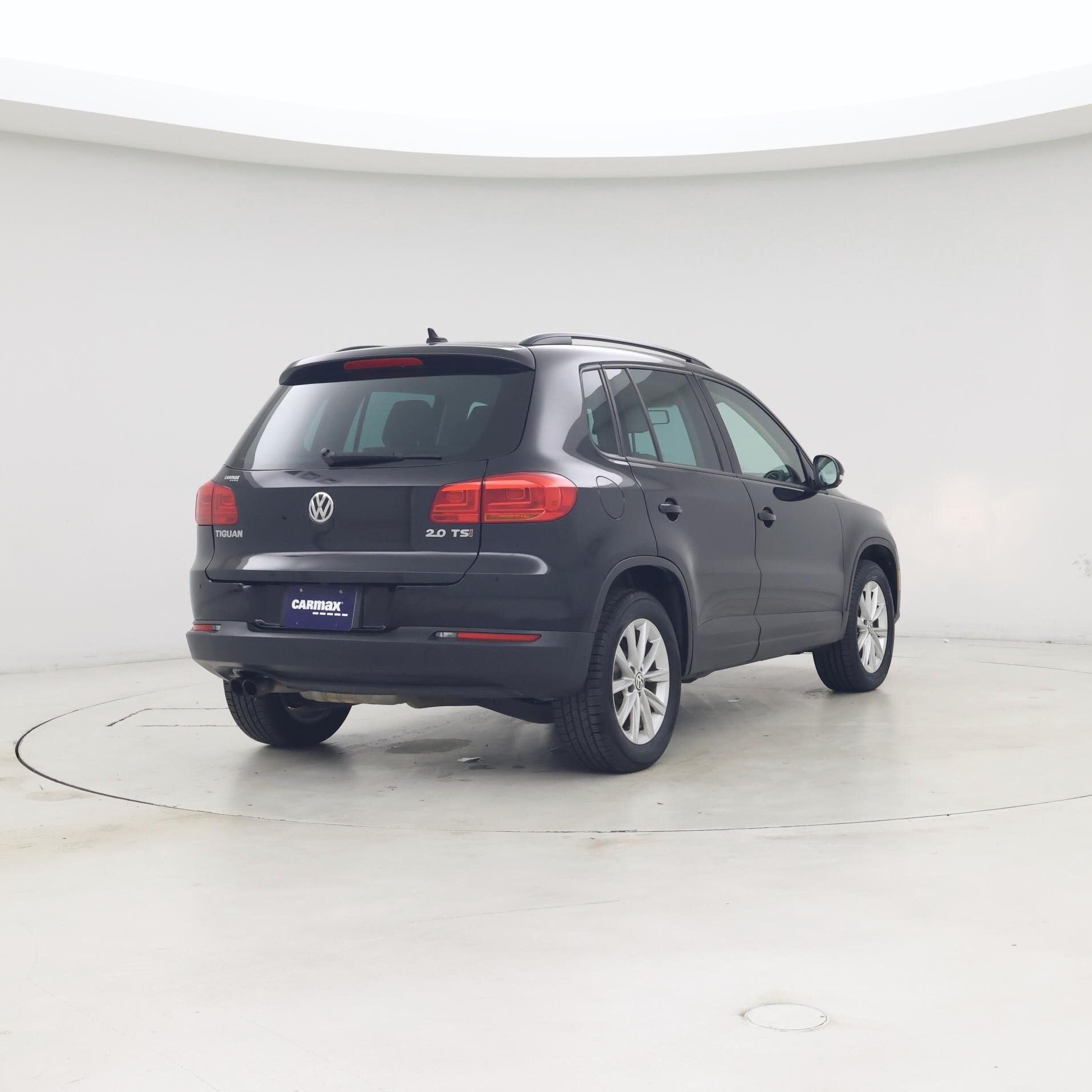 Thumbnail: 2015 Volkswagen Tiguan - 8