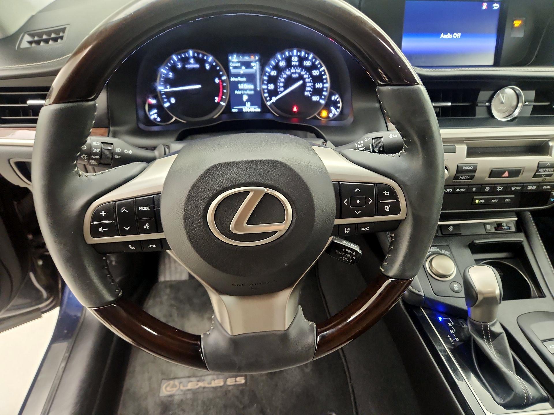 Thumbnail: 2018 Lexus ES - 10