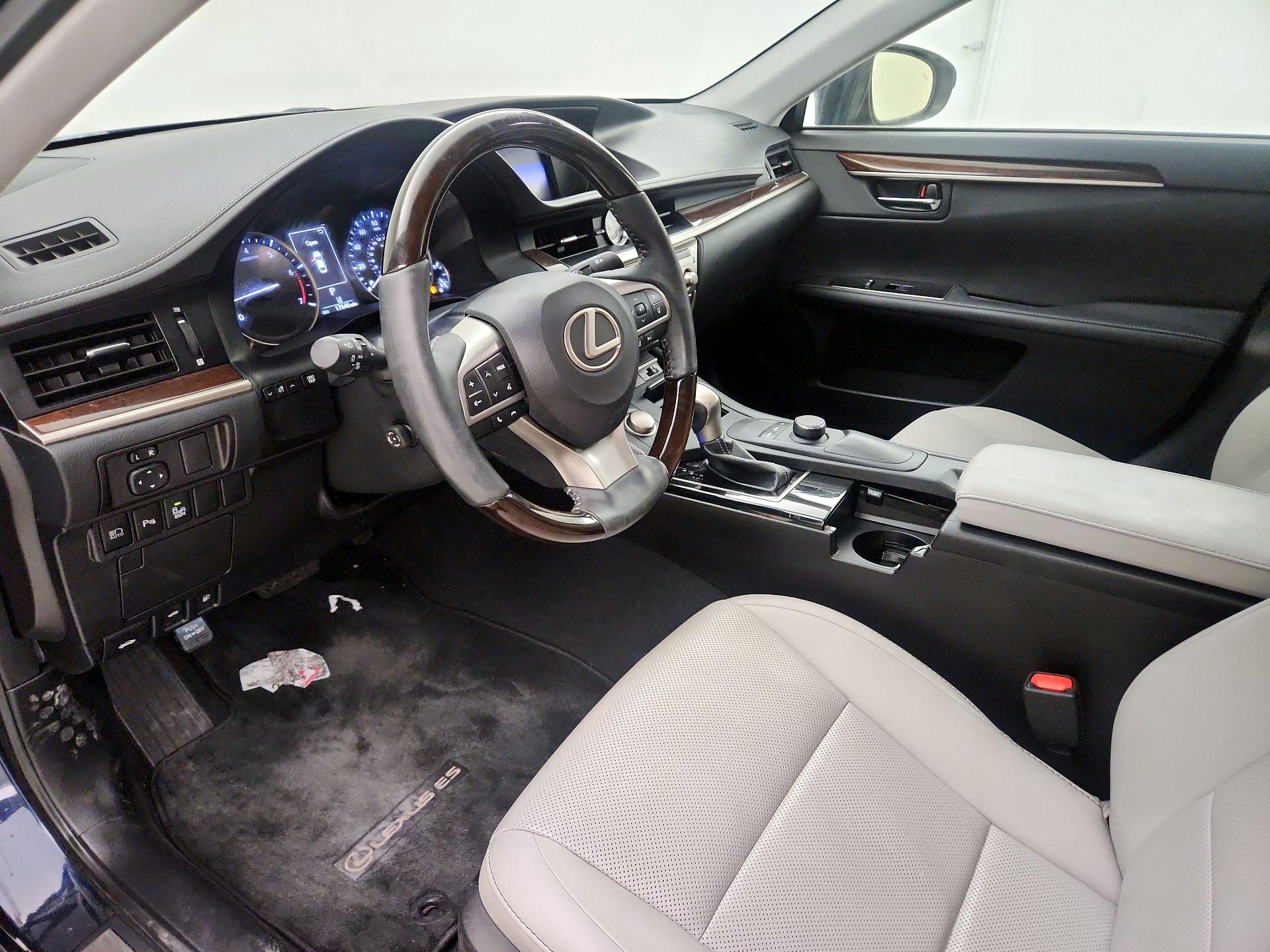 Thumbnail: 2018 Lexus ES - 11