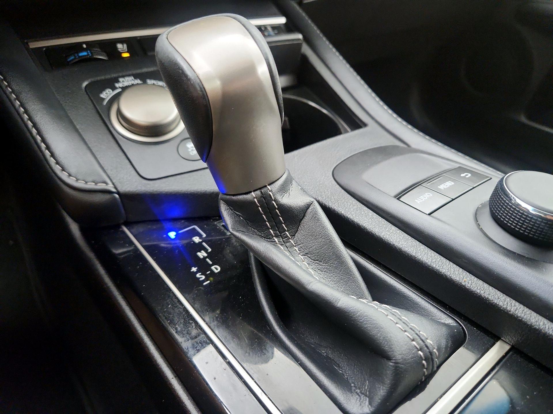 Thumbnail: 2018 Lexus ES - 15