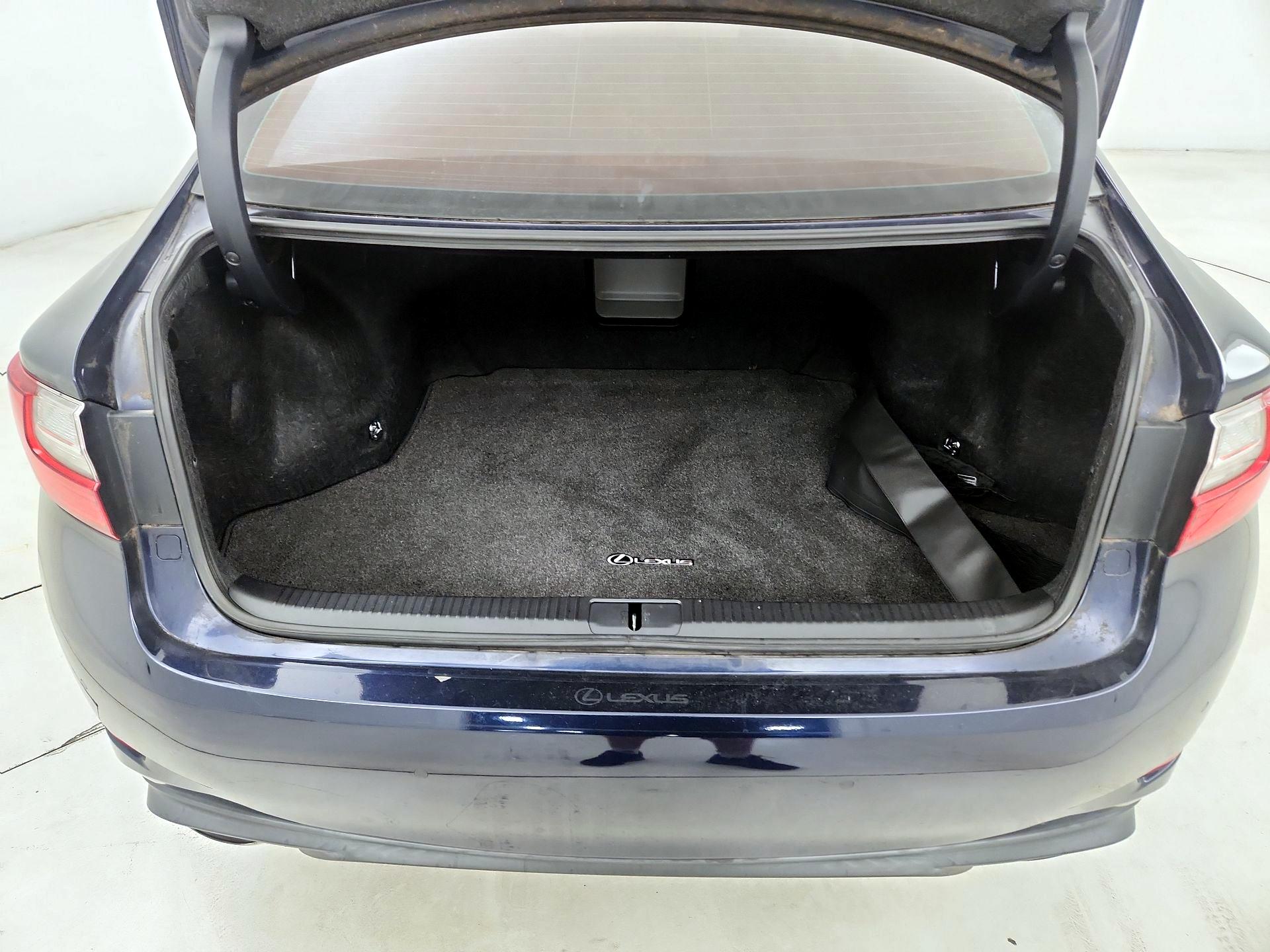 Thumbnail: 2018 Lexus ES - 16