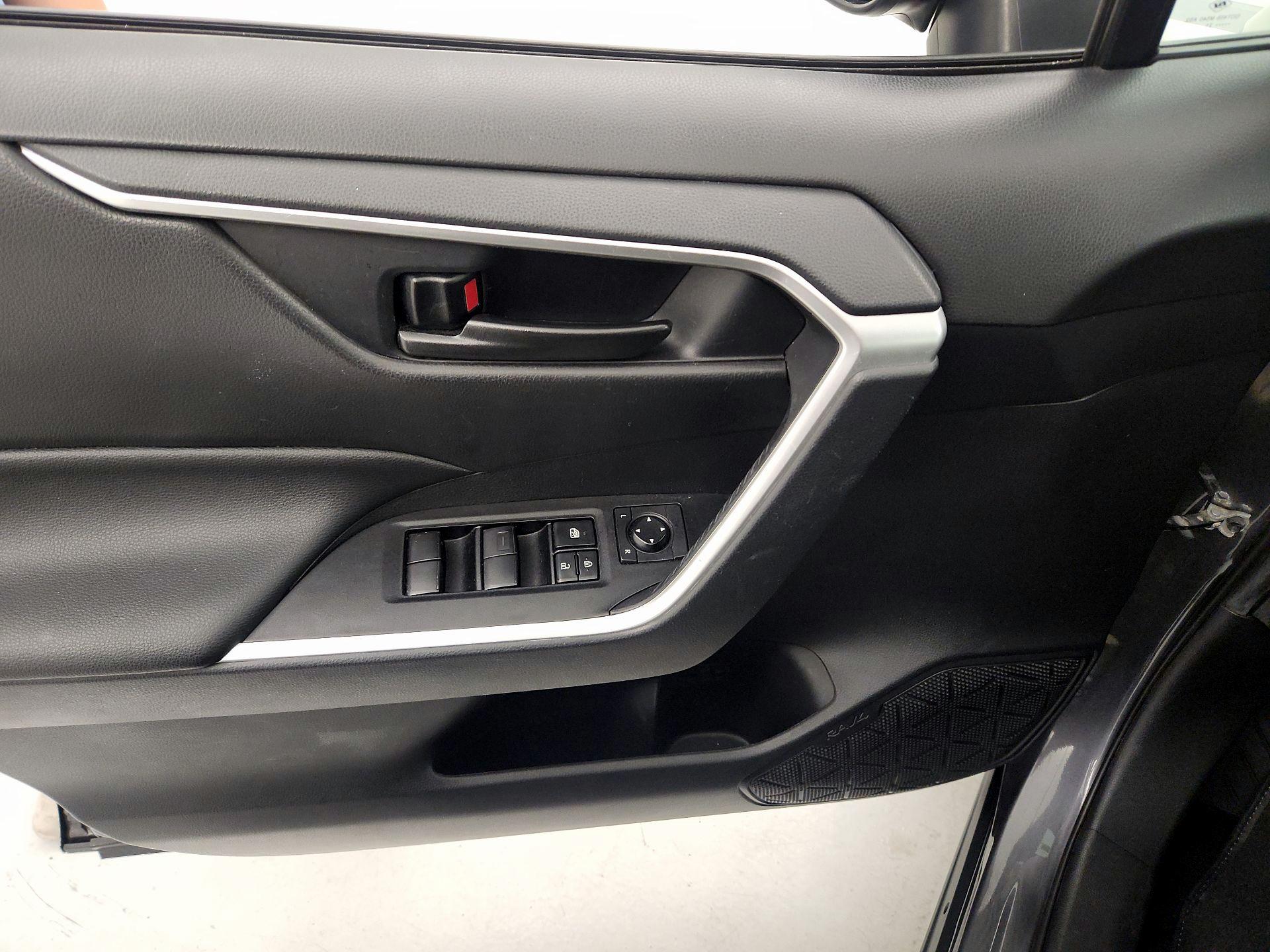 Thumbnail: 2021 Toyota RAV4 - 12