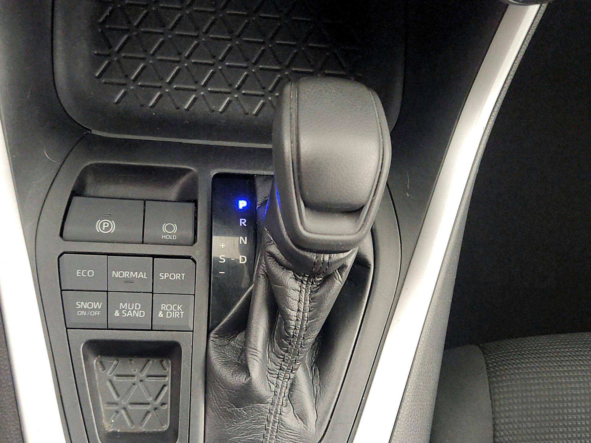 Thumbnail: 2021 Toyota RAV4 - 17