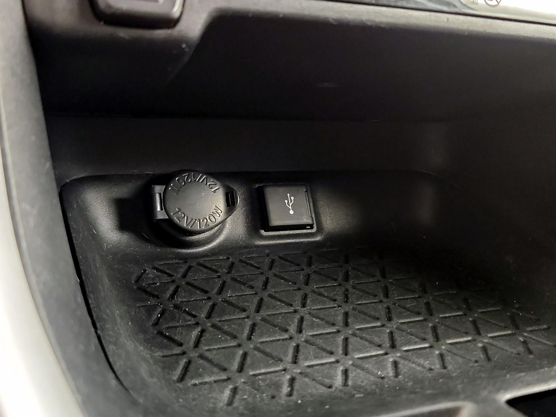 Thumbnail: 2021 Toyota RAV4 - 18