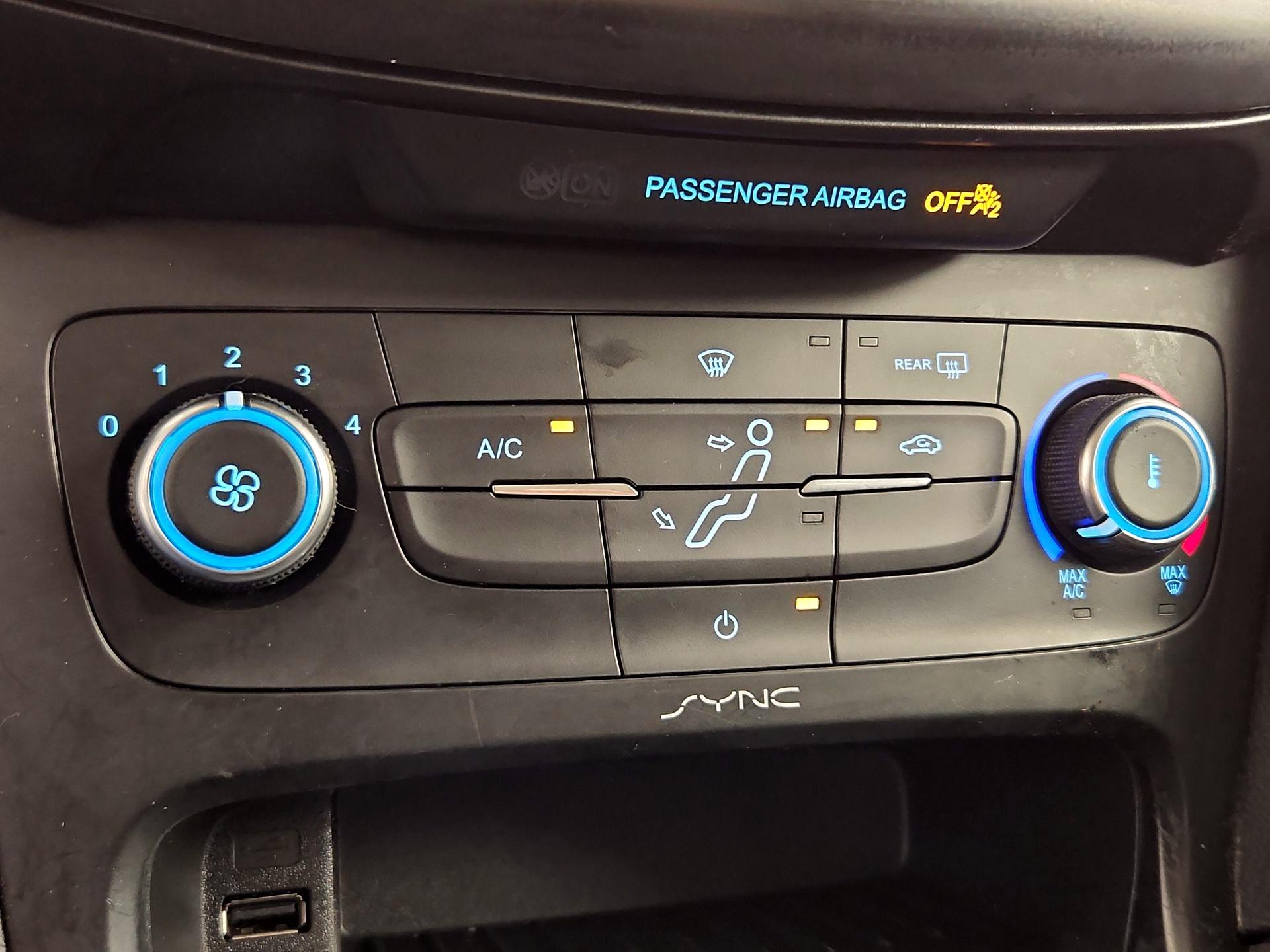 Thumbnail: 2016 Ford Focus - 16